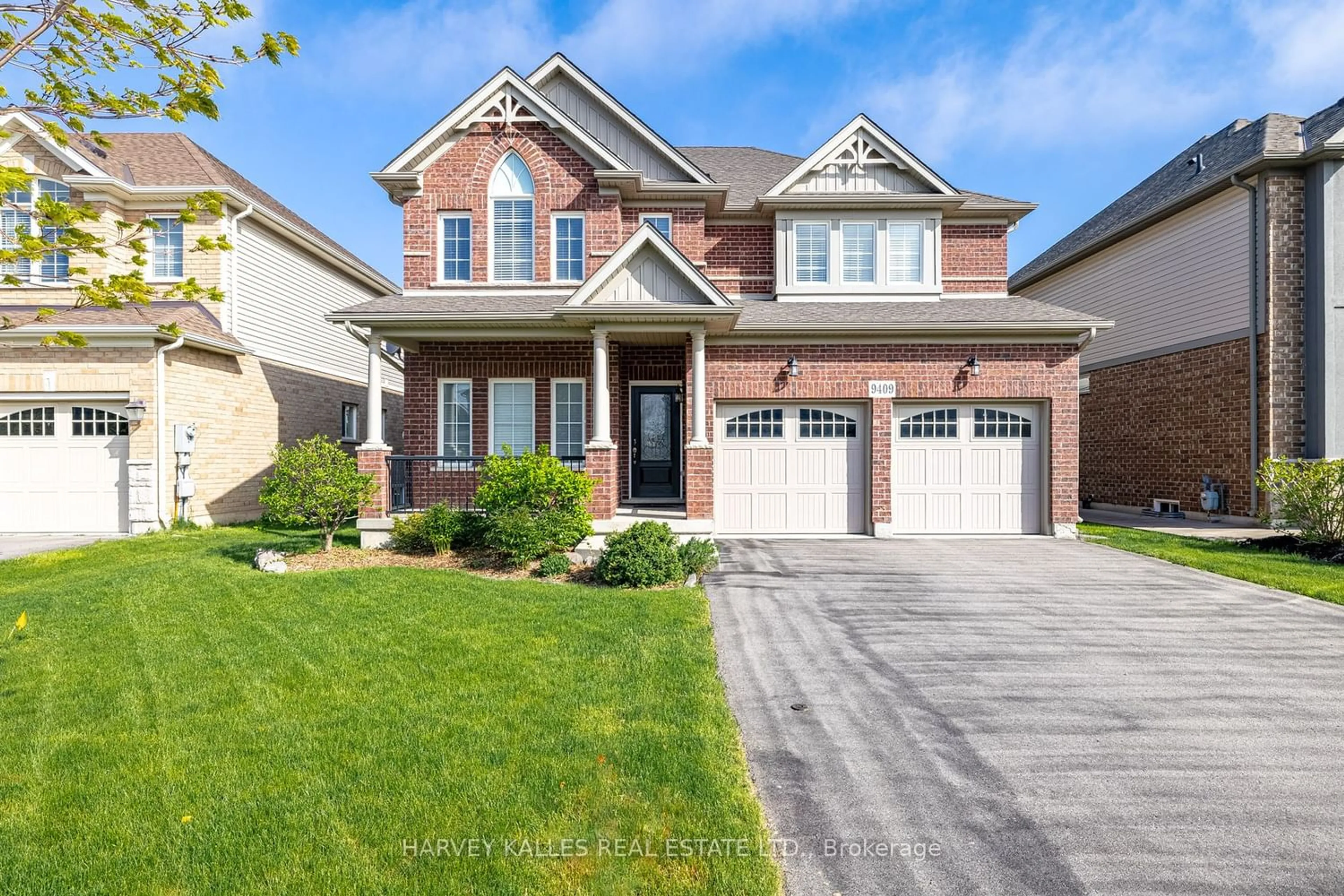 Home with brick exterior material for 9409 Hendershot Blvd, Niagara Falls Ontario L2H 0G1