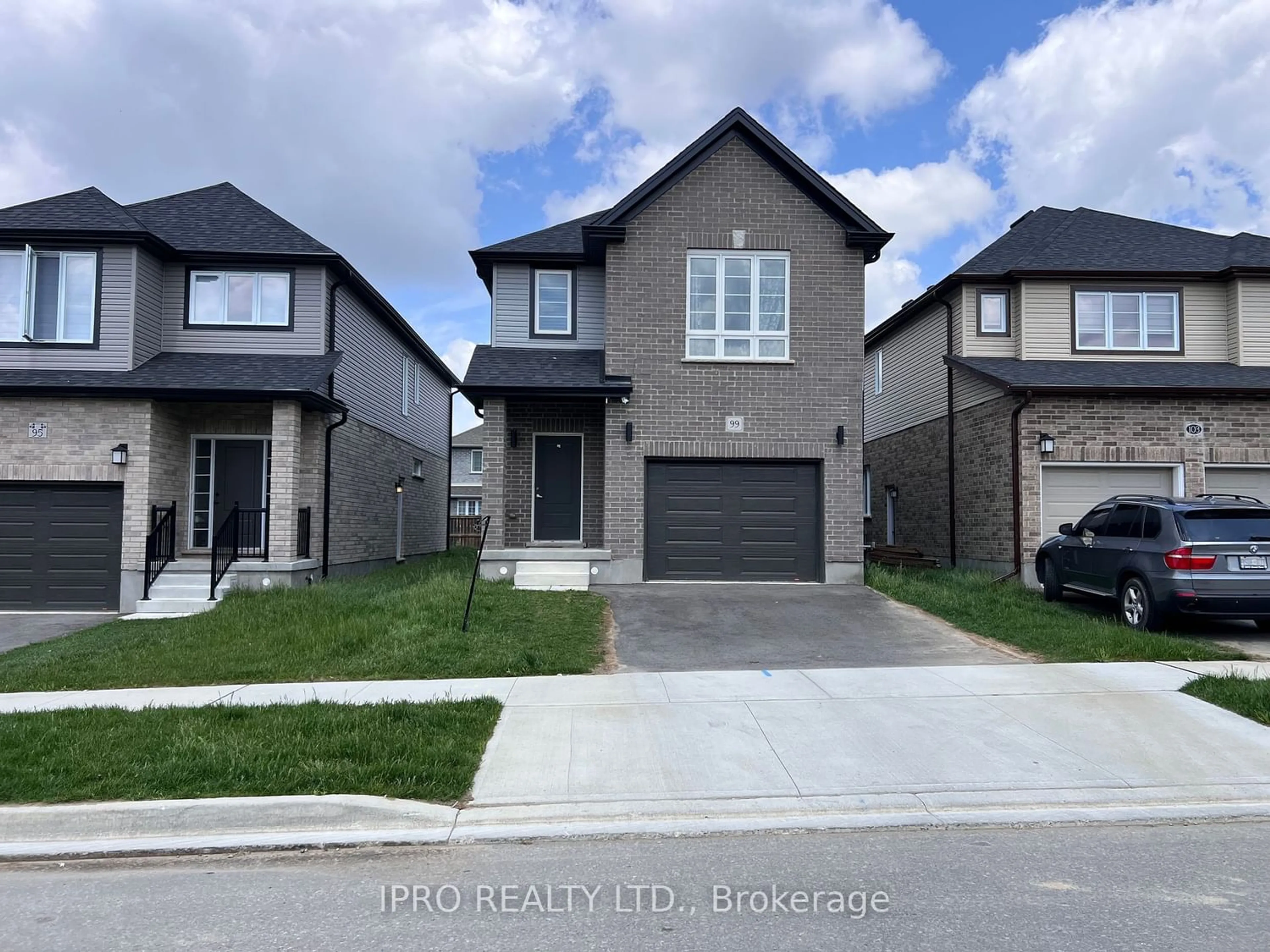 Indoor entryway for 99 Honey St, Cambridge Ontario N1T 0C6