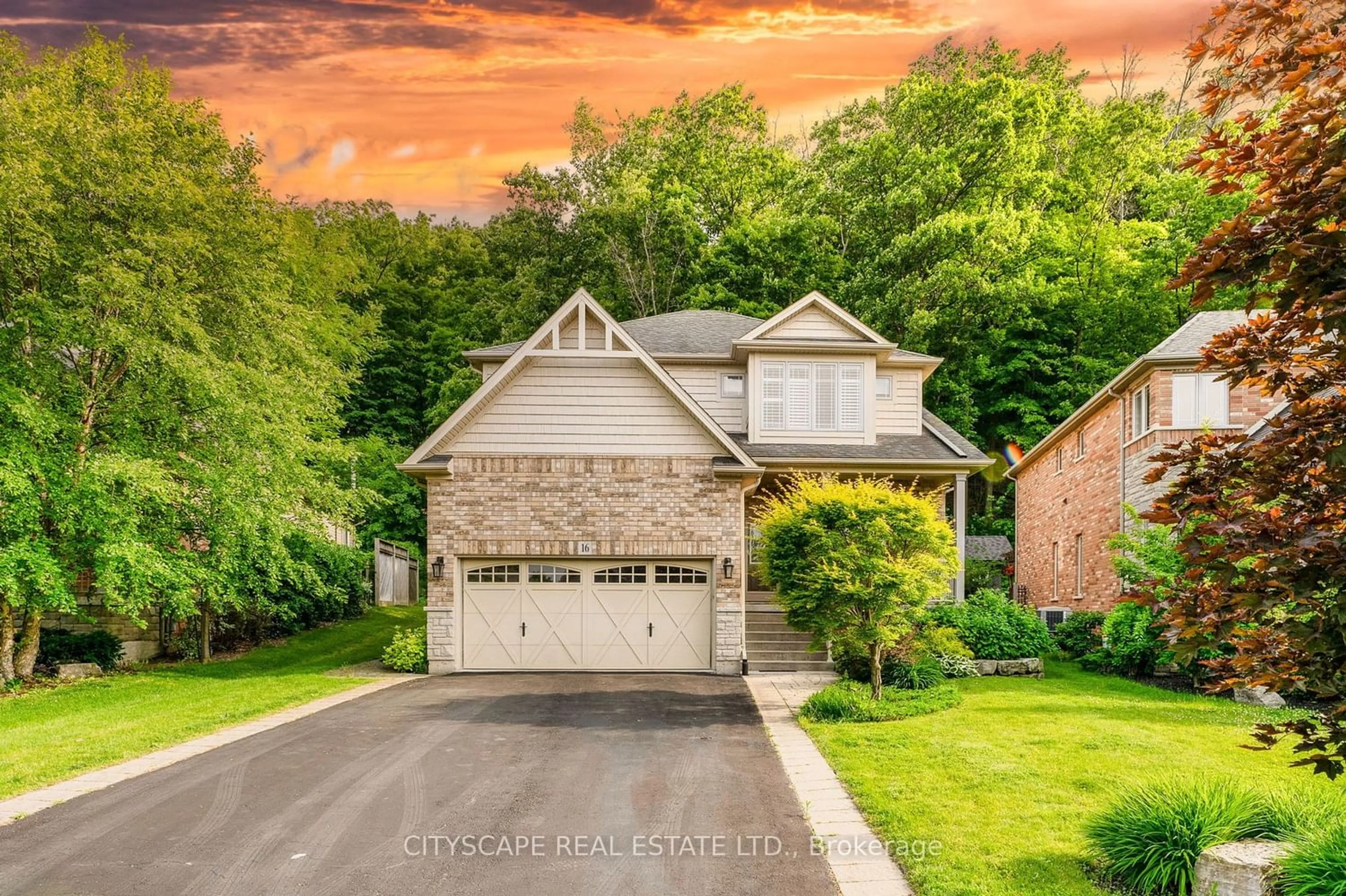 Frontside or backside of a home for 16 Heathcote Crt, Grimsby Ontario L3M 0A6