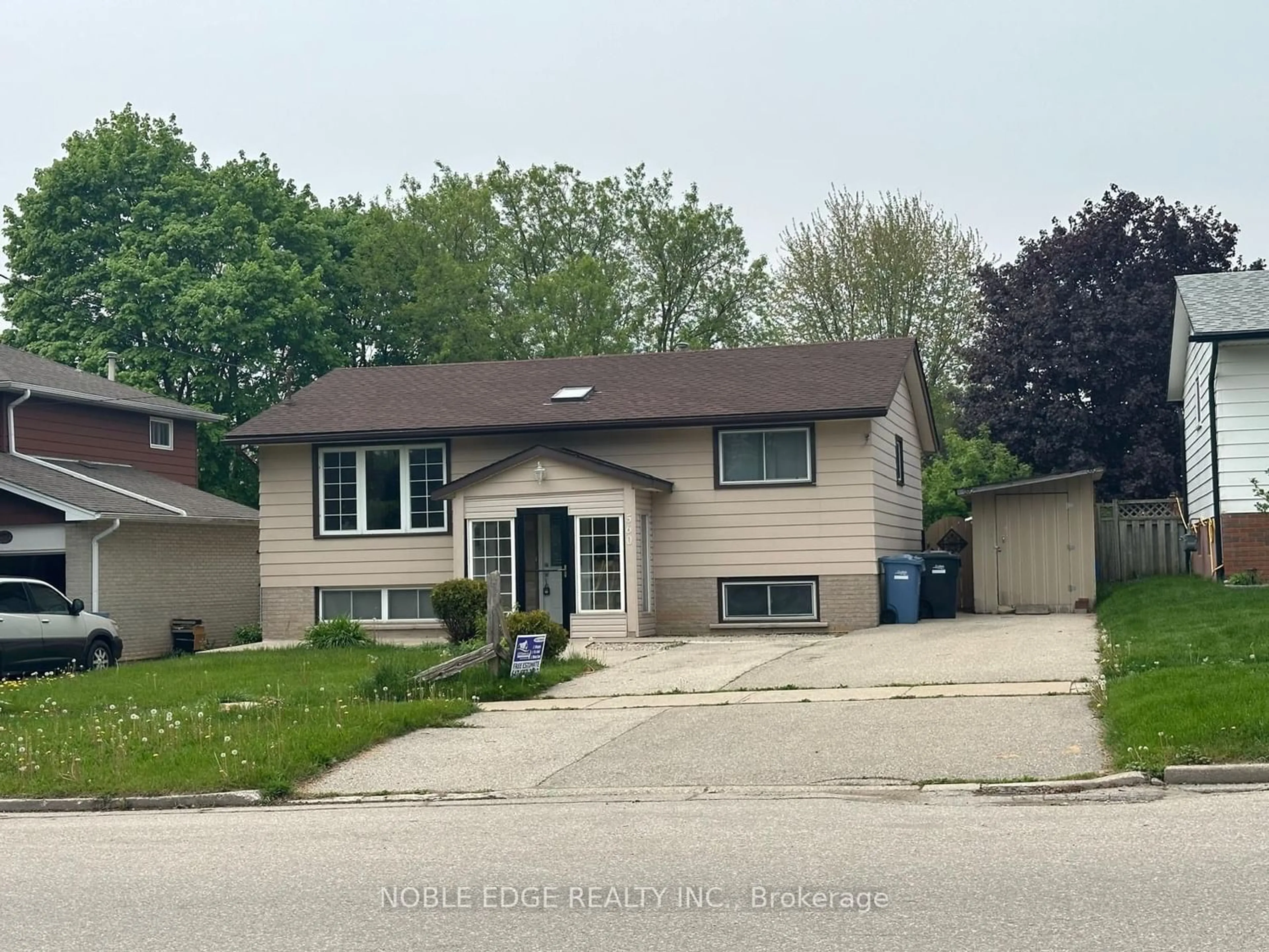 Frontside or backside of a home for 560 Woodlawn Rd, Guelph Ontario N1E 1C2