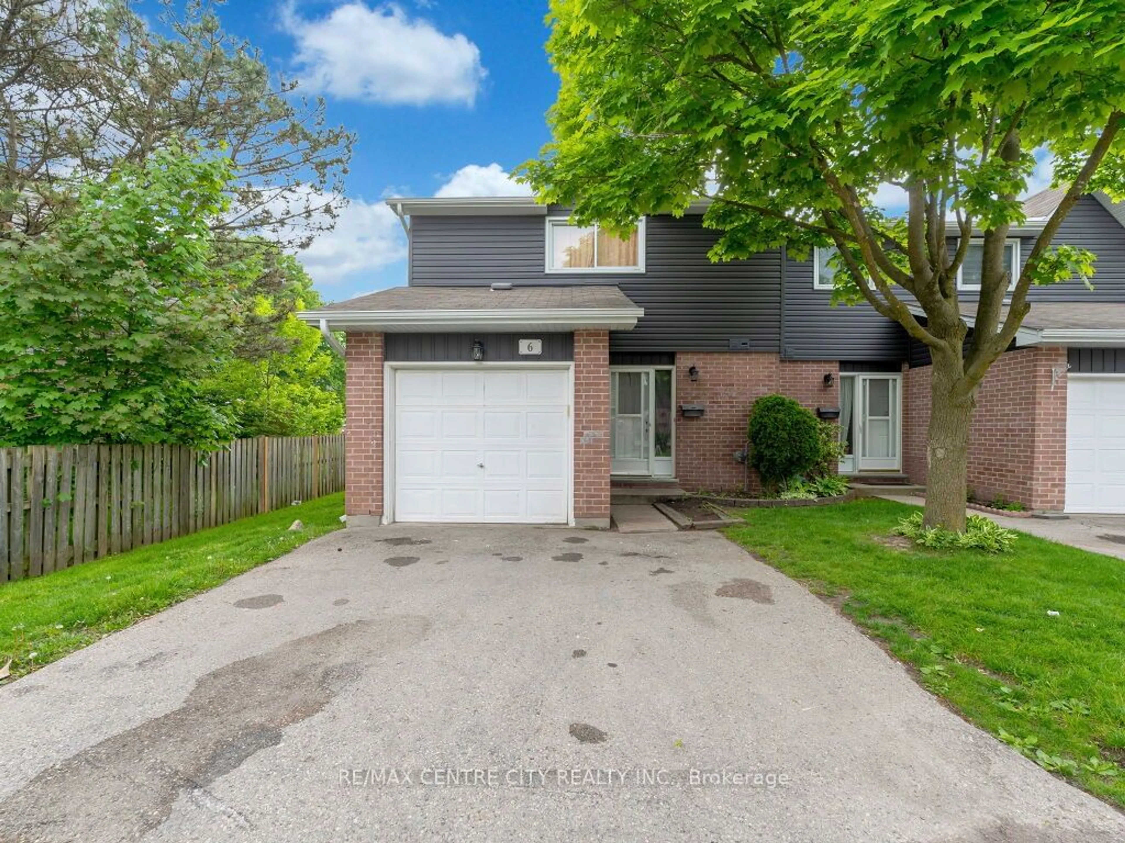 Frontside or backside of a home for 131 Bonaventure Dr #6, London Ontario N5V 4H8