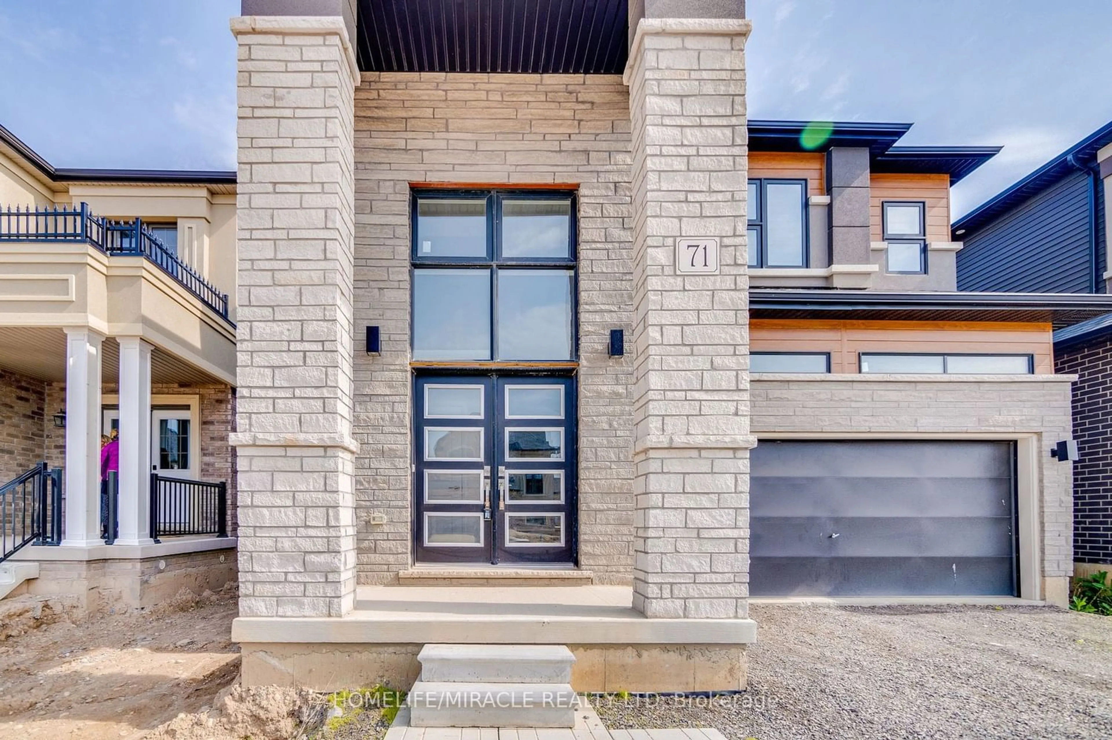 Home with brick exterior material for 71 Macklin St, Brantford Ontario N3V 0B7