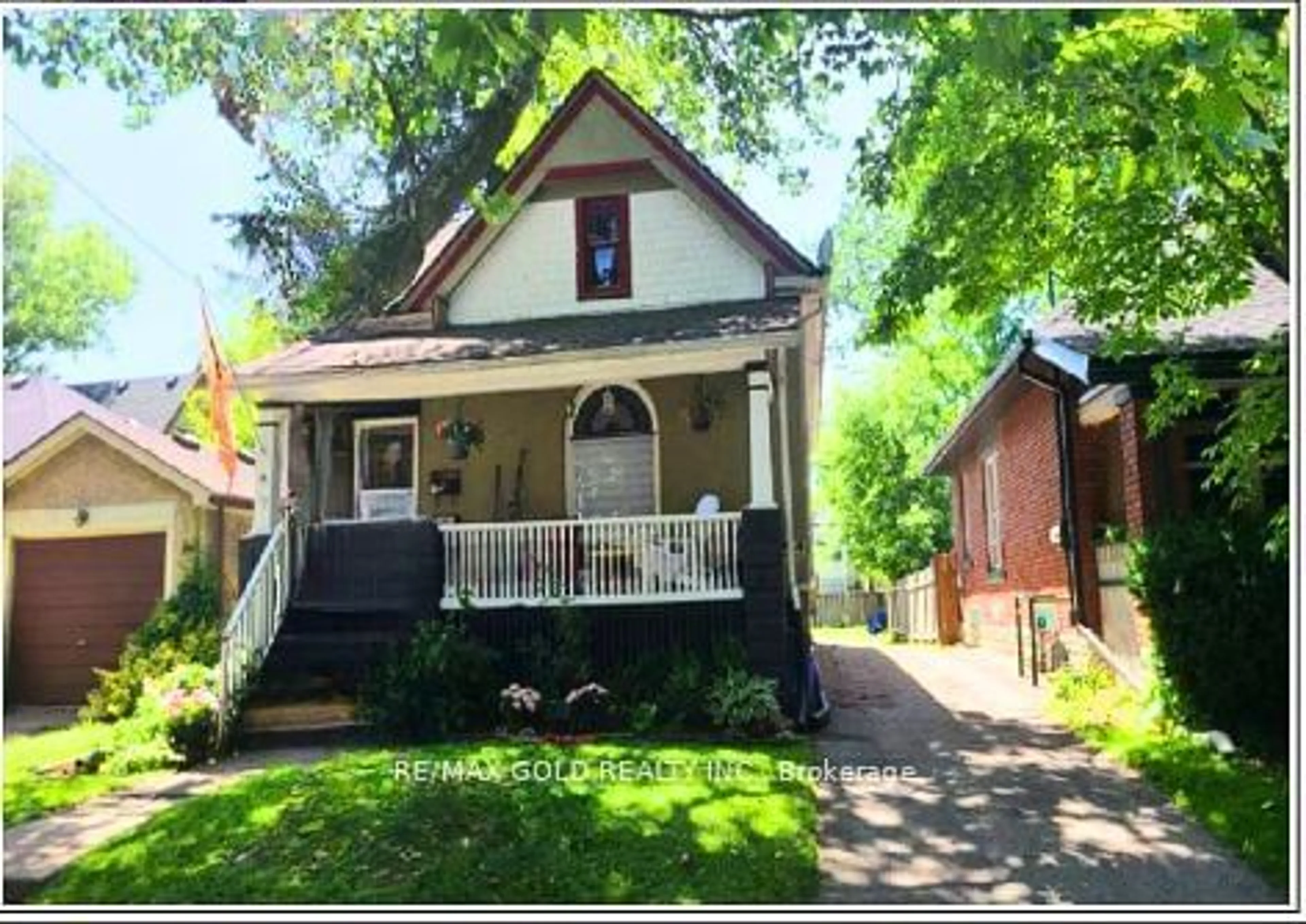 Frontside or backside of a home for 19 Lockyer St, London Ontario N6C 3E6