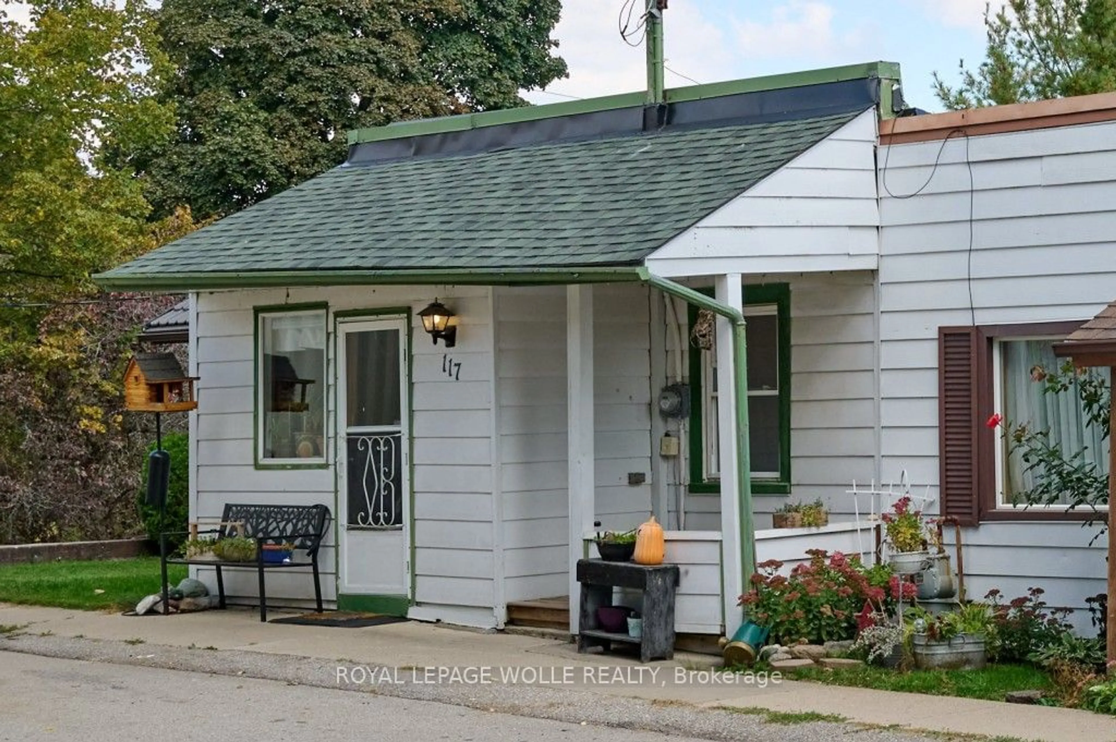 Cottage for 117 Front St, Wilmot Ontario N0B 2E0