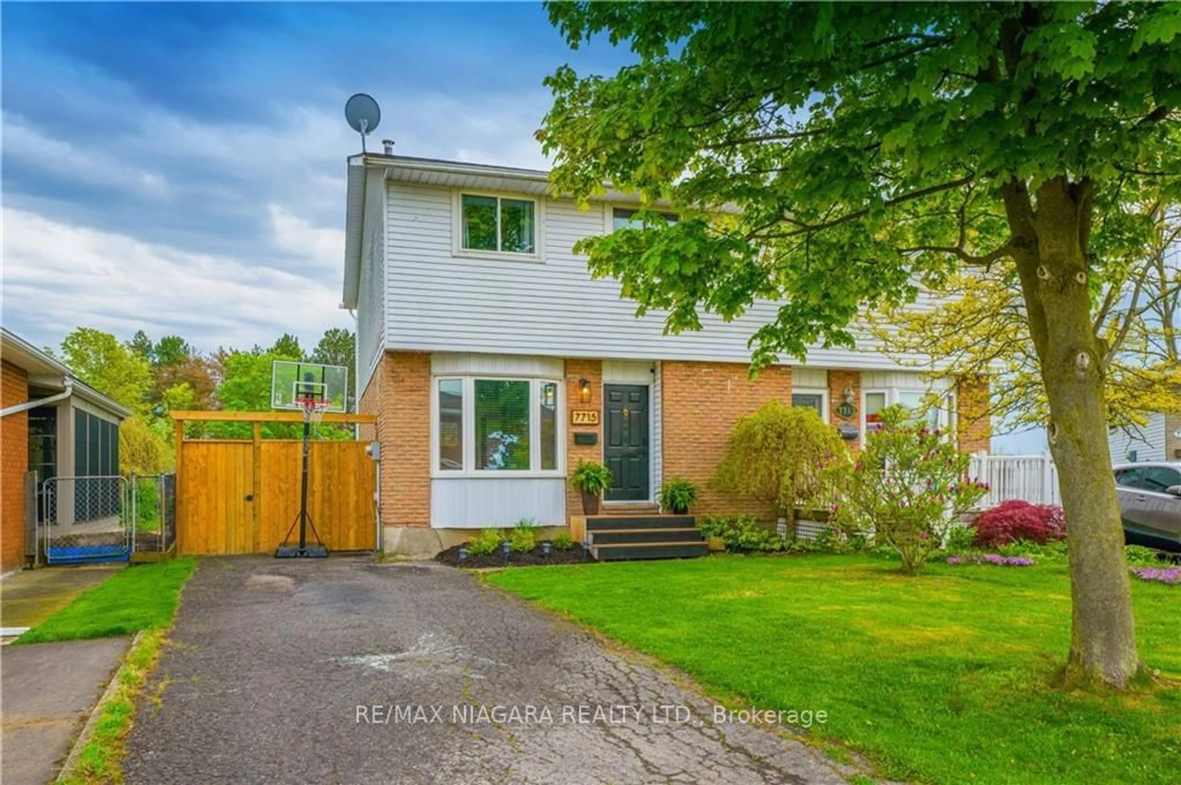 Frontside or backside of a home for 7715 Ronnie Cres, Niagara Falls Ontario L2G 7M1