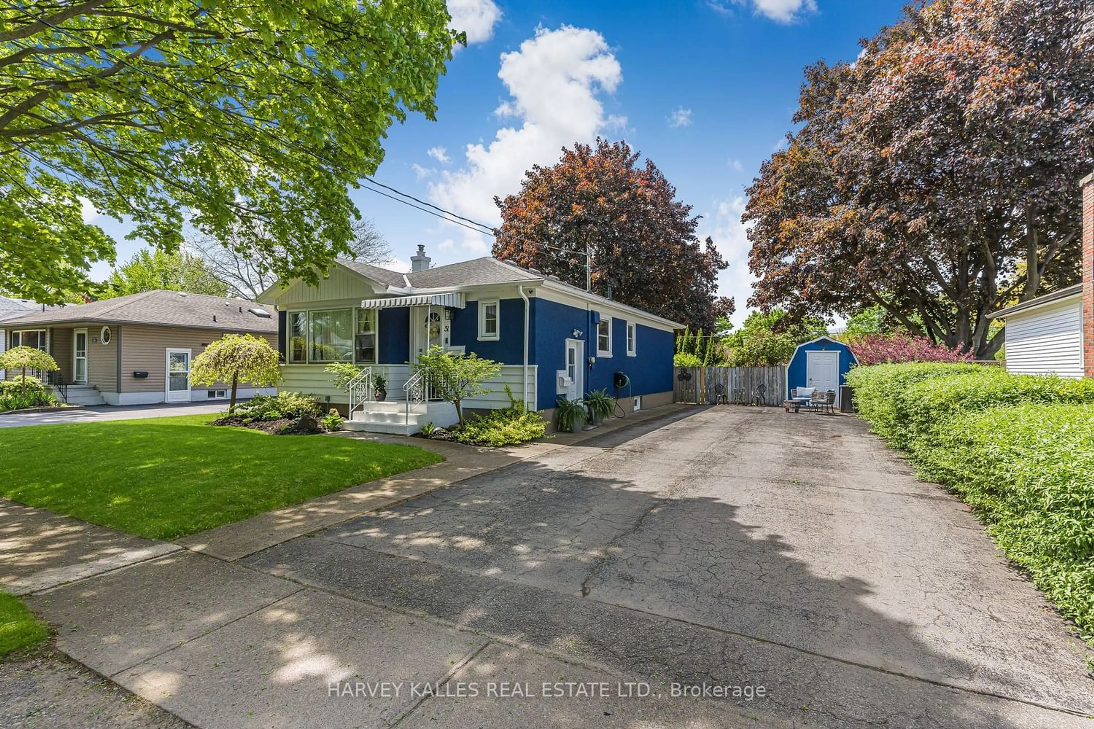 Frontside or backside of a home for 51 Dunkeld Ave, St. Catharines Ontario L2M 4A4