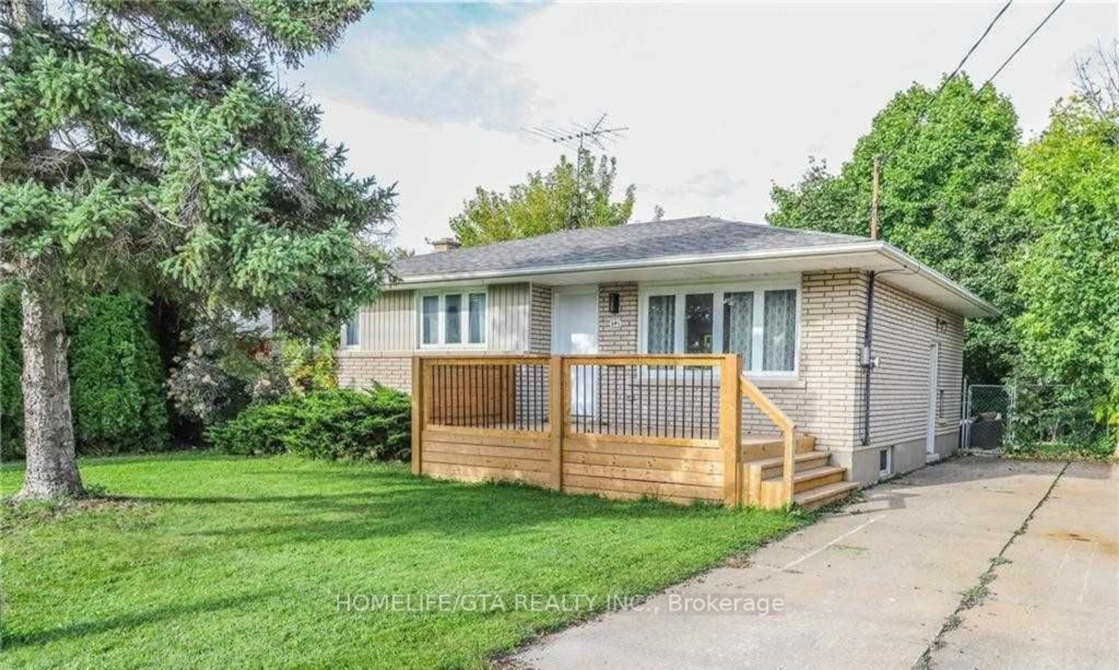 Frontside or backside of a home for 641 Niagara St, St. Catharines Ontario L2M 3P9