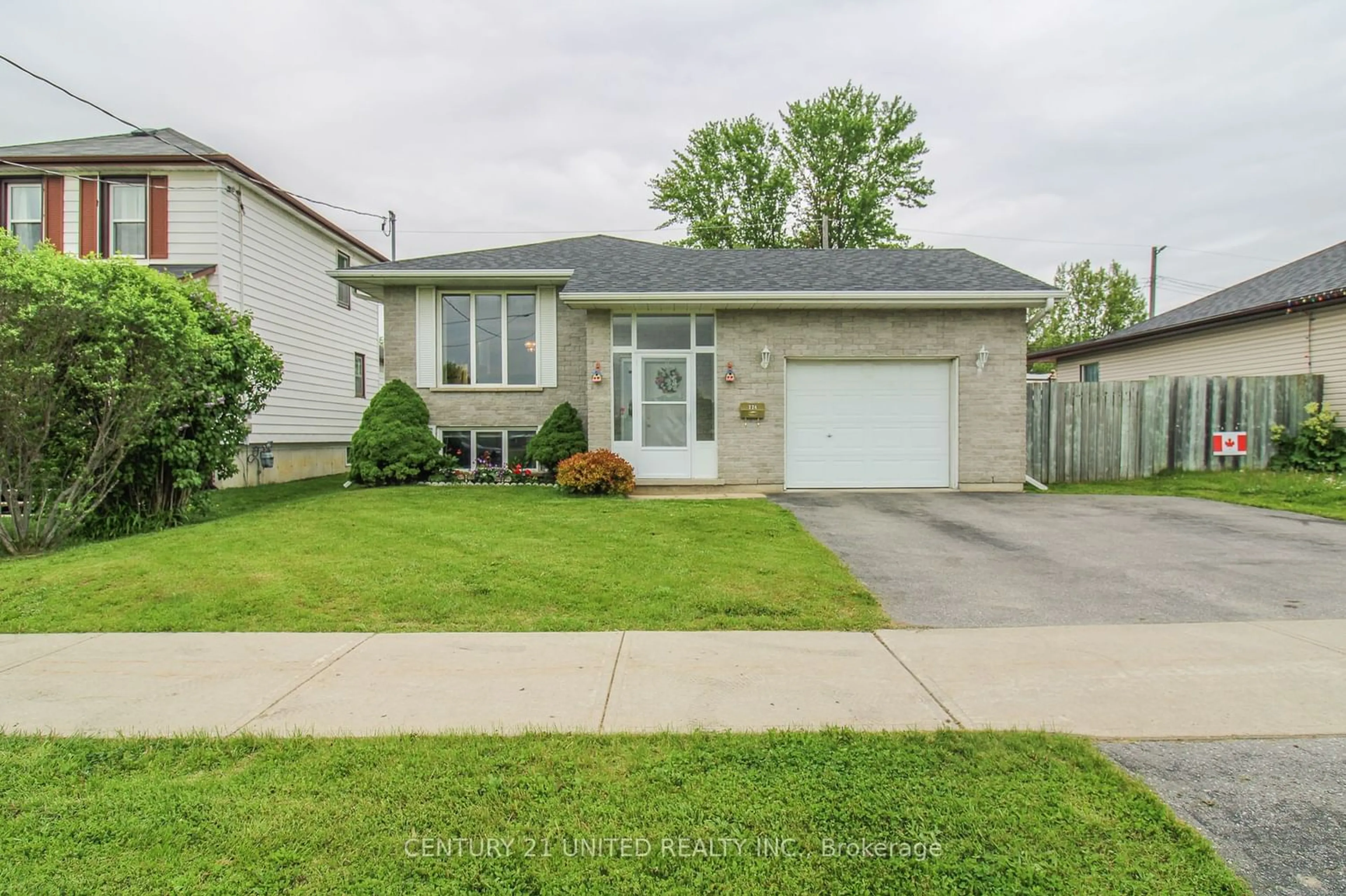 Frontside or backside of a home for 774 Gillespie Ave, Peterborough Ontario K9J 4B7