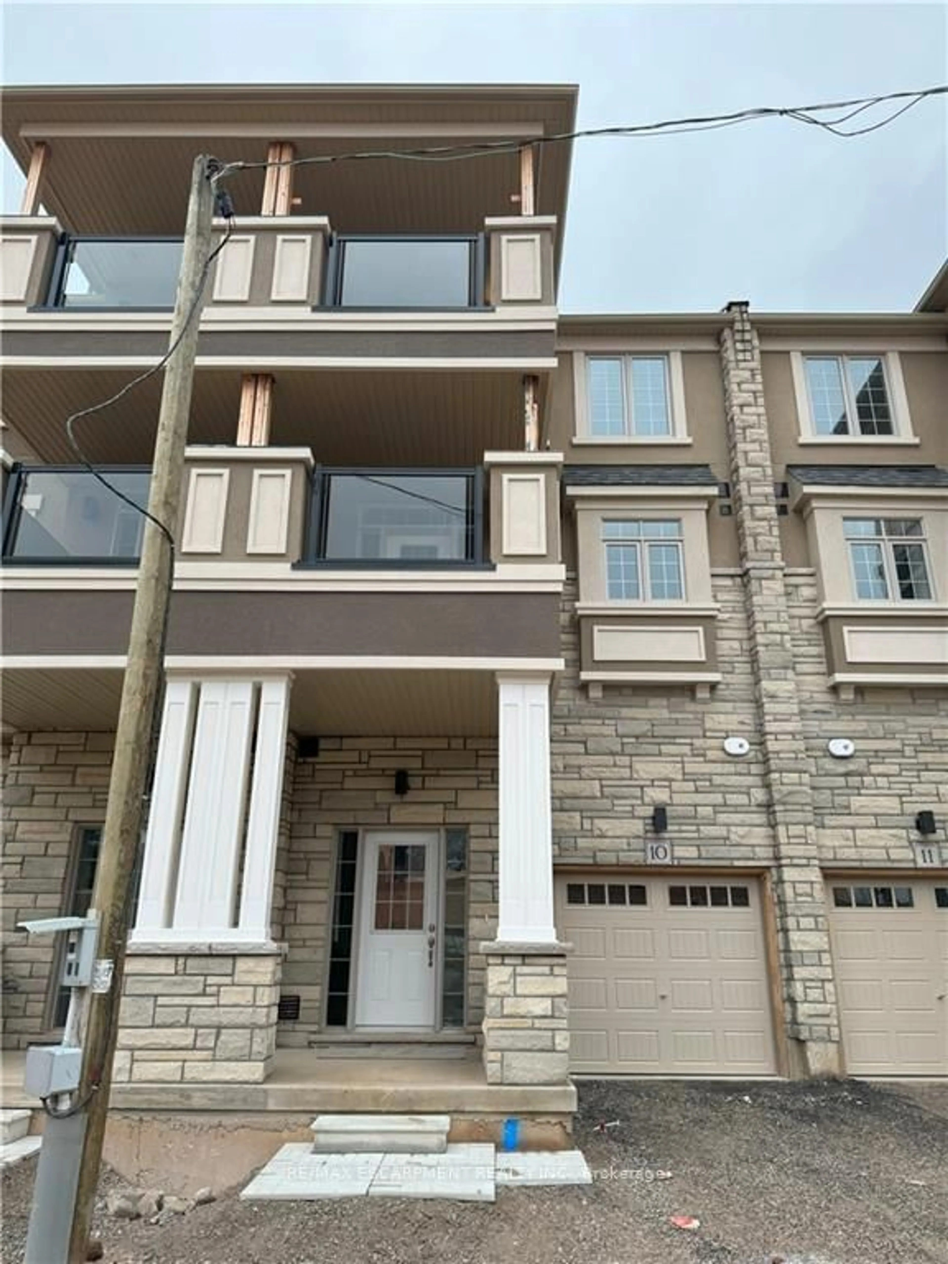 A pic from exterior of the house or condo for 305 Garner Rd #10, Hamilton Ontario L9G 3K9