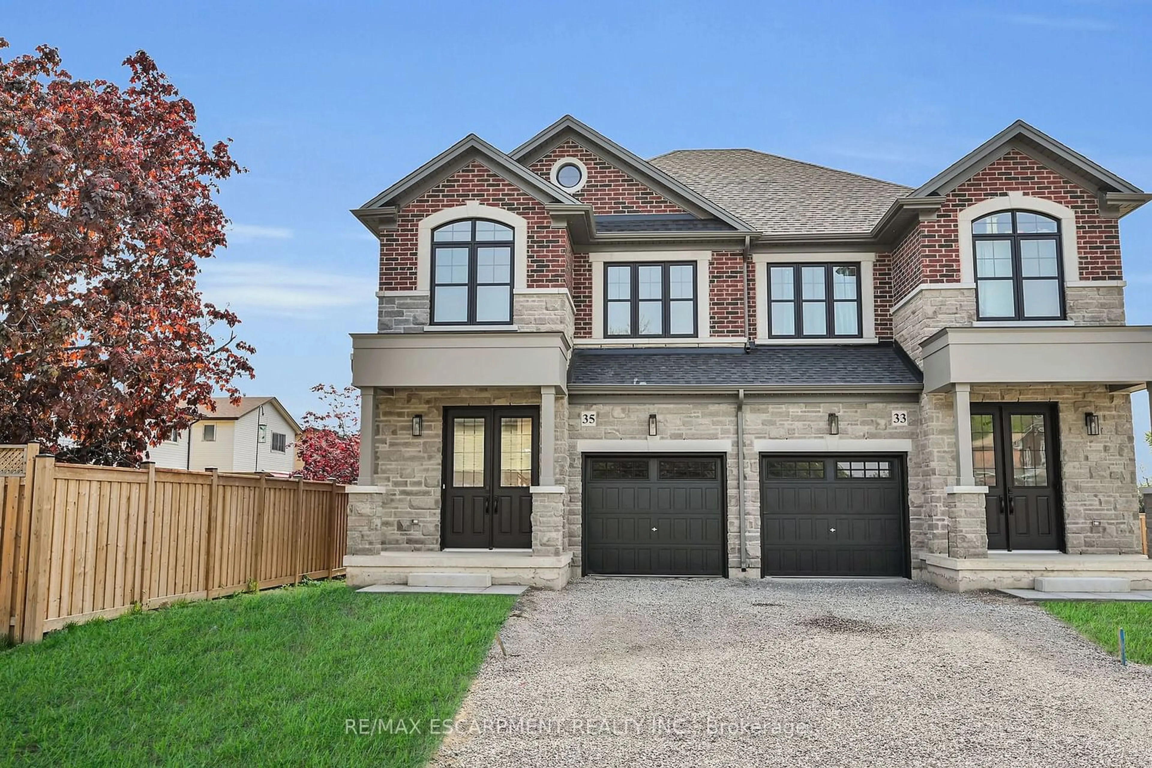 Home with brick exterior material for 35 Kingfisher Dr, Hamilton Ontario L9A 5A4