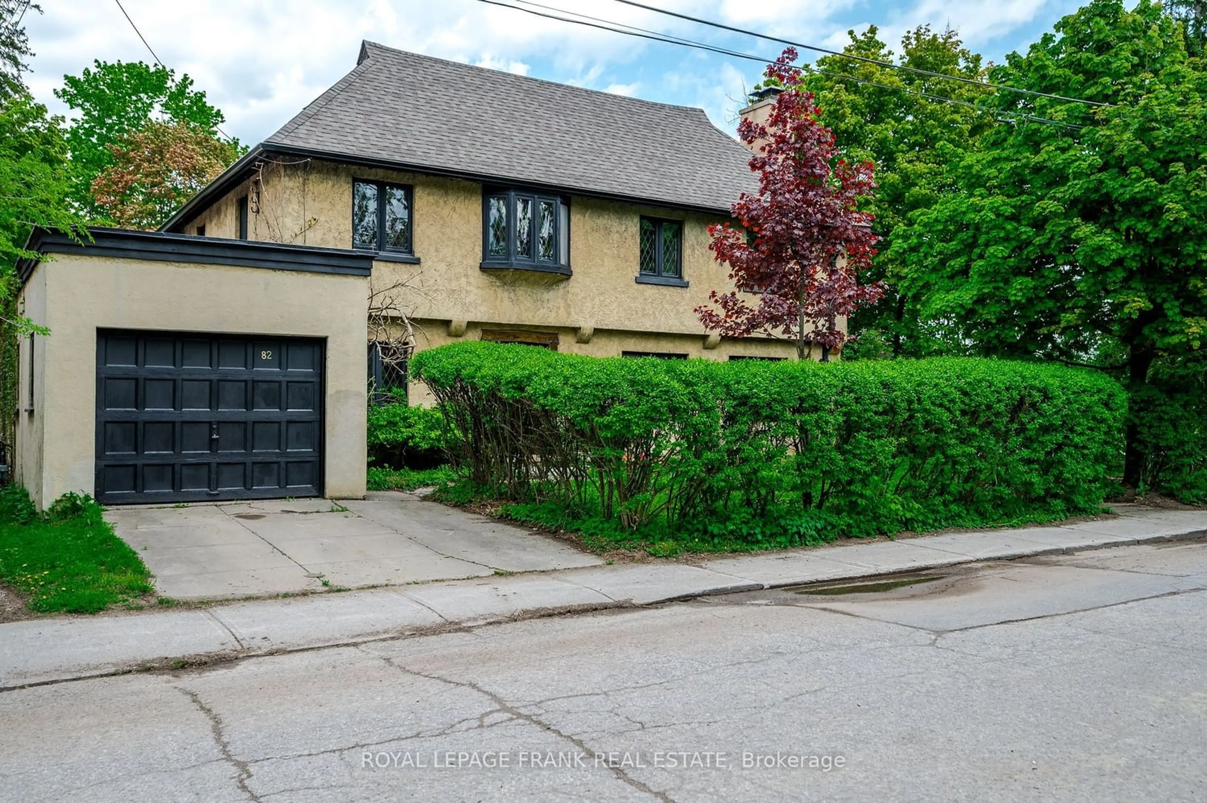 Frontside or backside of a home for 82 Dublin St, Peterborough Ontario K9H 3A9