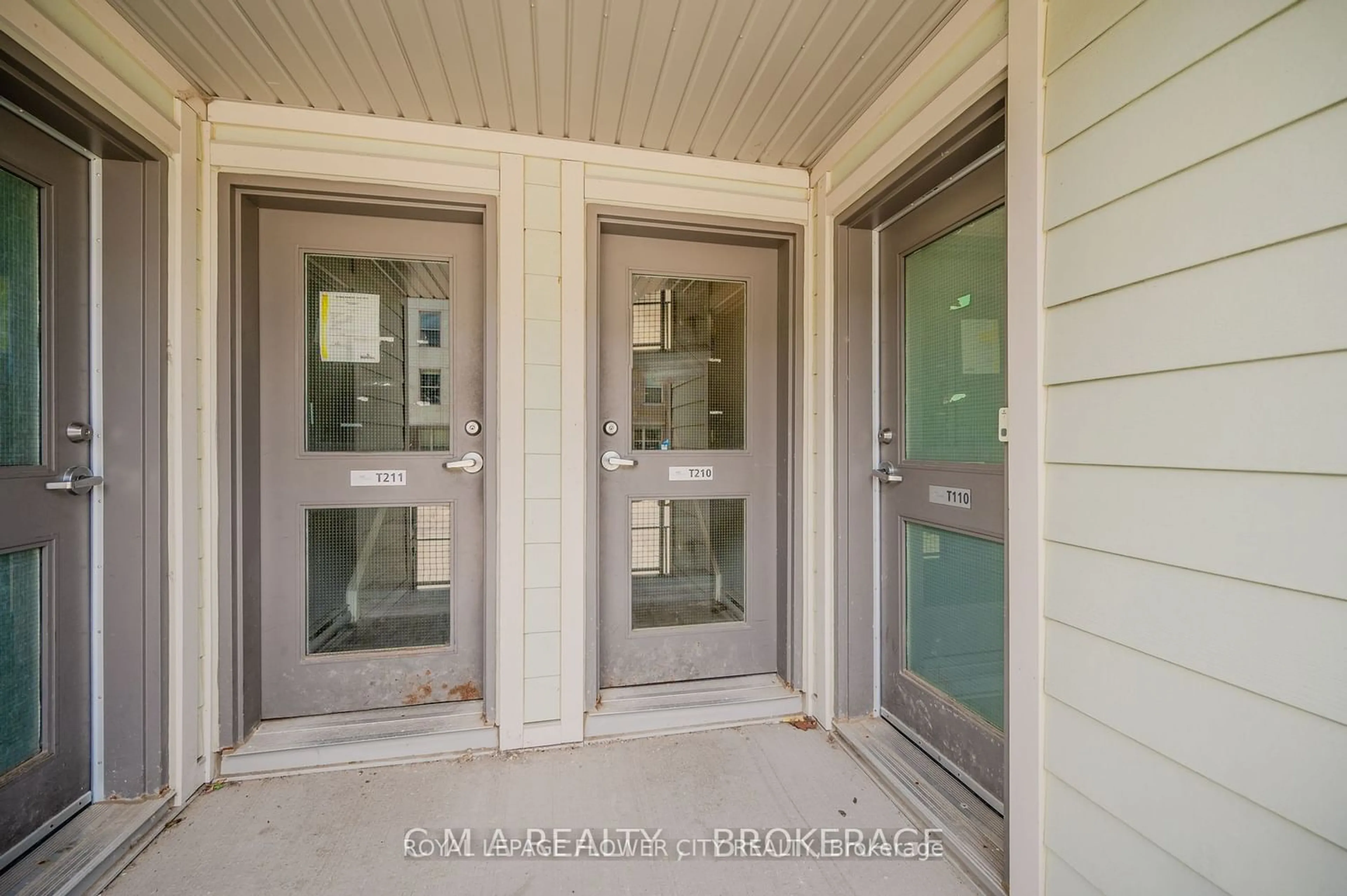 Indoor entryway for 62 Balsam St #T211, Waterloo Ontario N2L 3H2