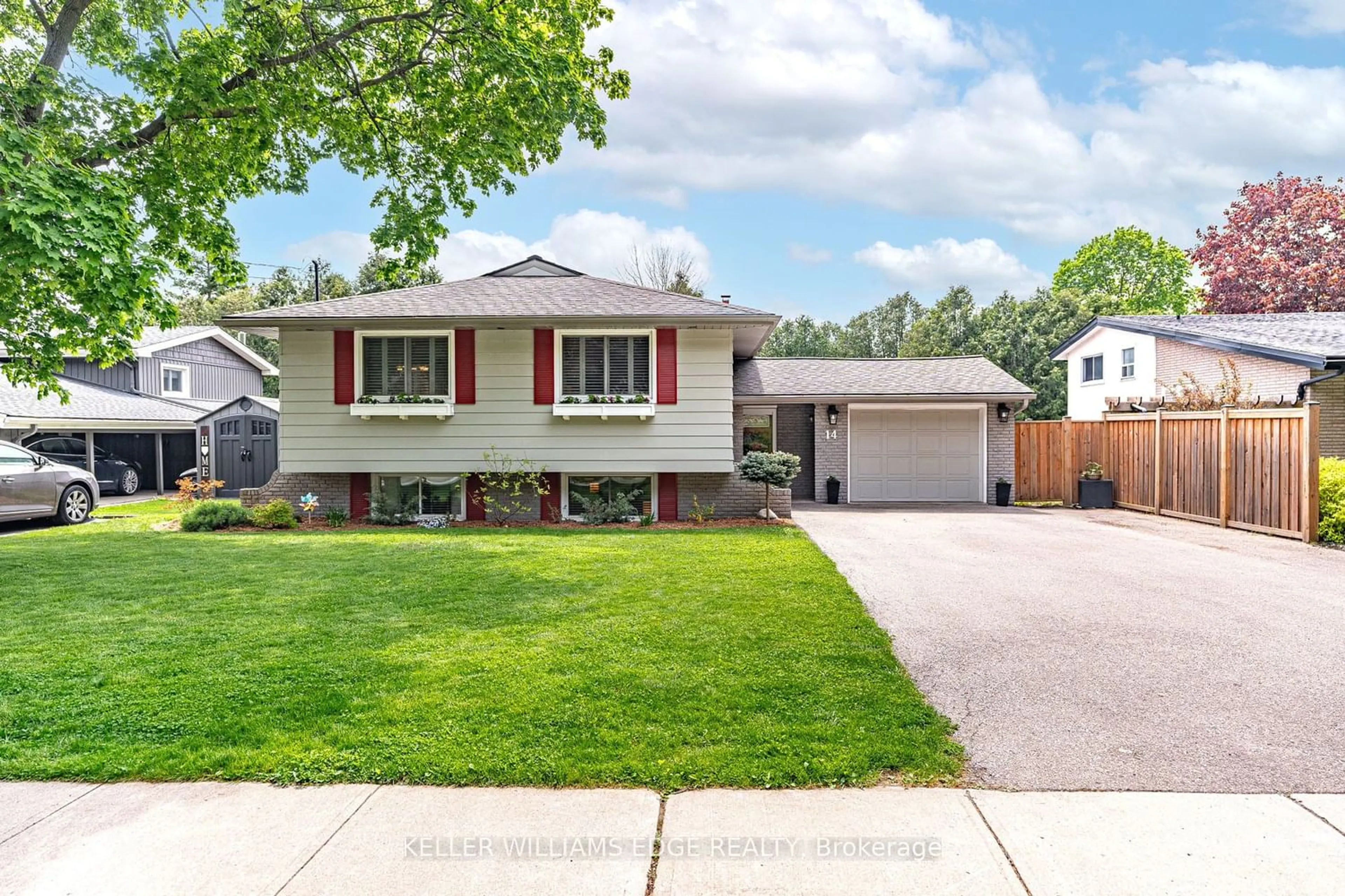 Frontside or backside of a home for 14 Martingrove Dr, Hamilton Ontario L9H 1T2