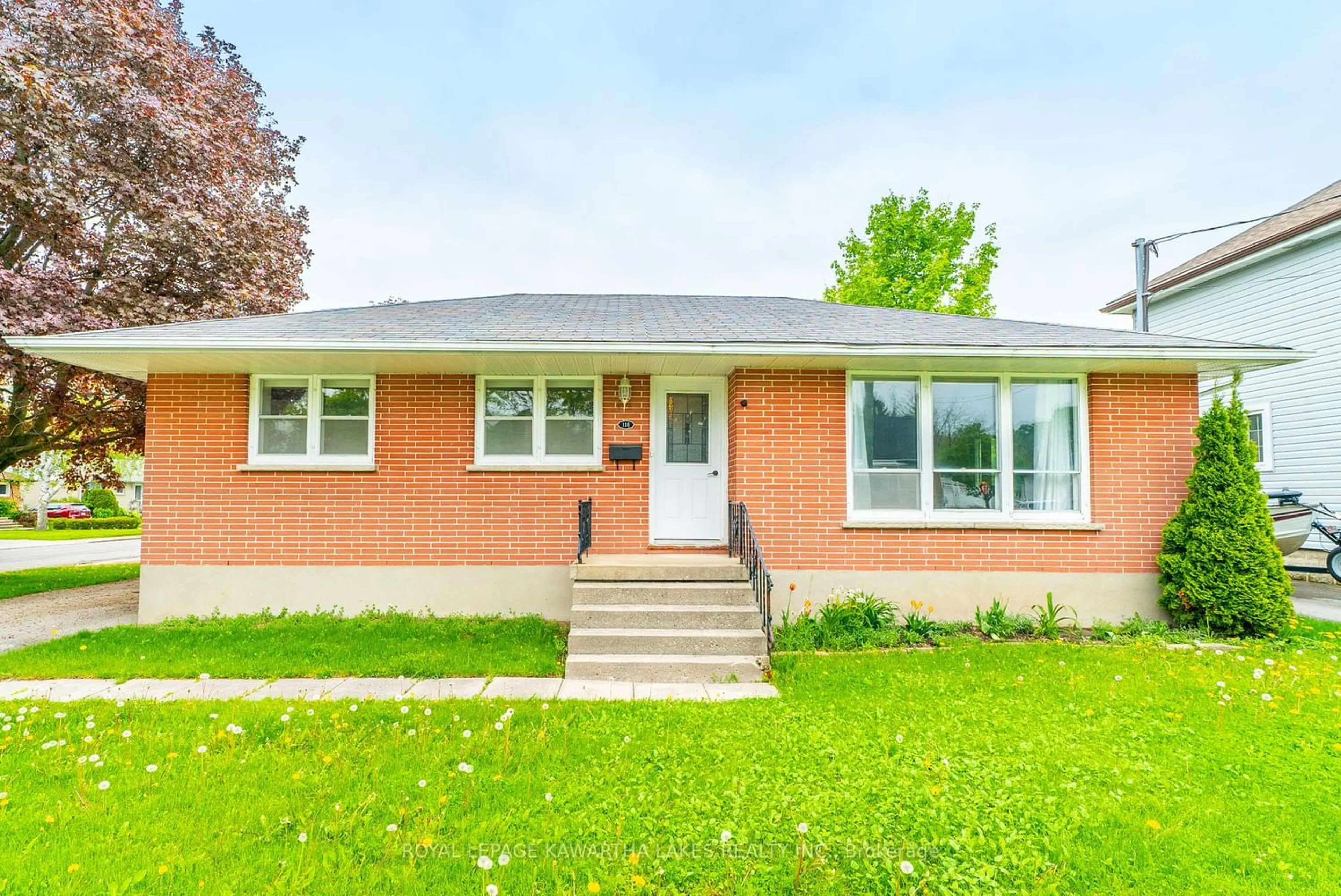 Home with brick exterior material for 118 Albert St, Kawartha Lakes Ontario K9V 4K5