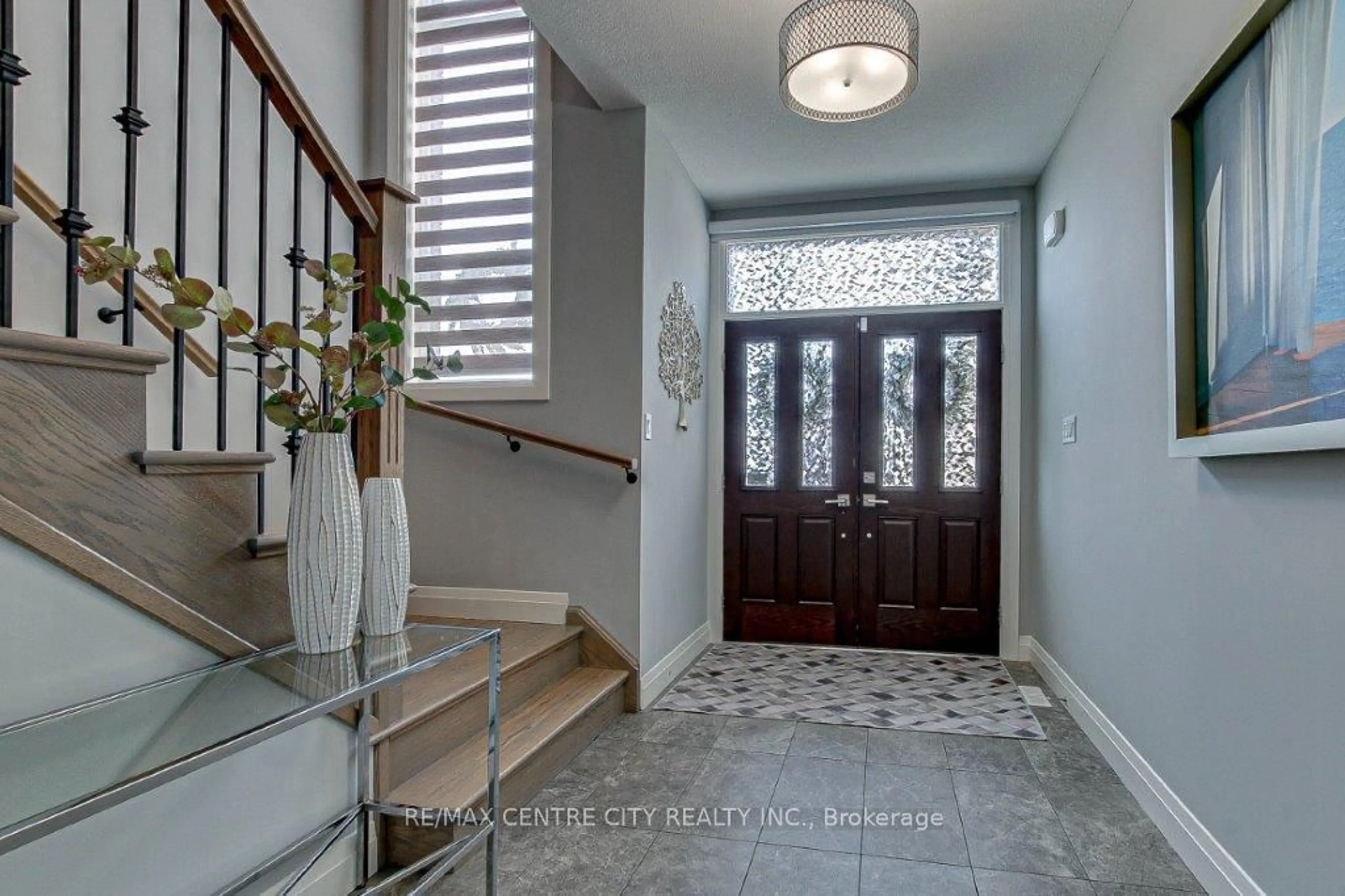 Indoor entryway for 255 Crestview Dr, Middlesex Centre Ontario N0L 1R0