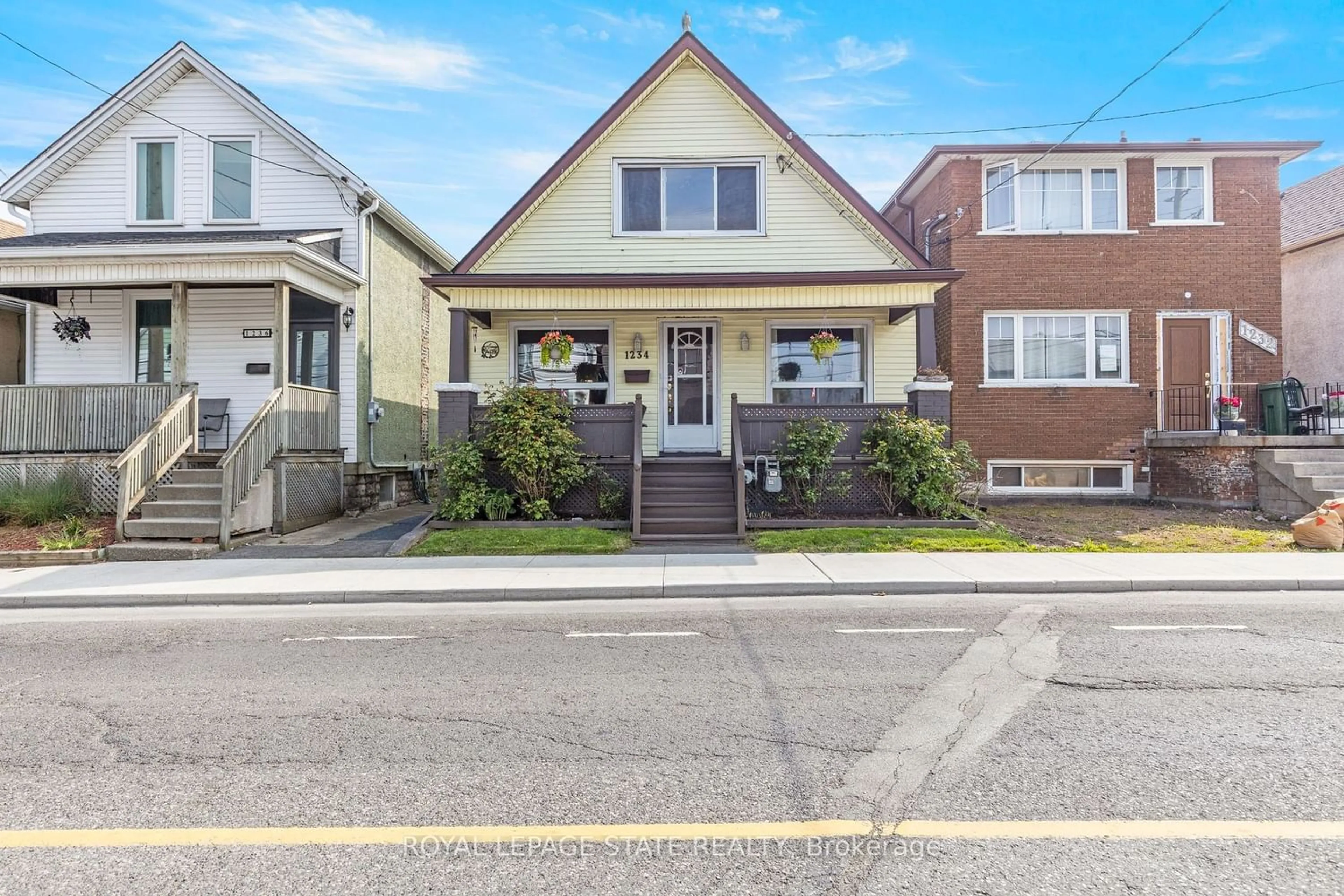 Frontside or backside of a home for 1234 Cannon St, Hamilton Ontario L8H 1V1