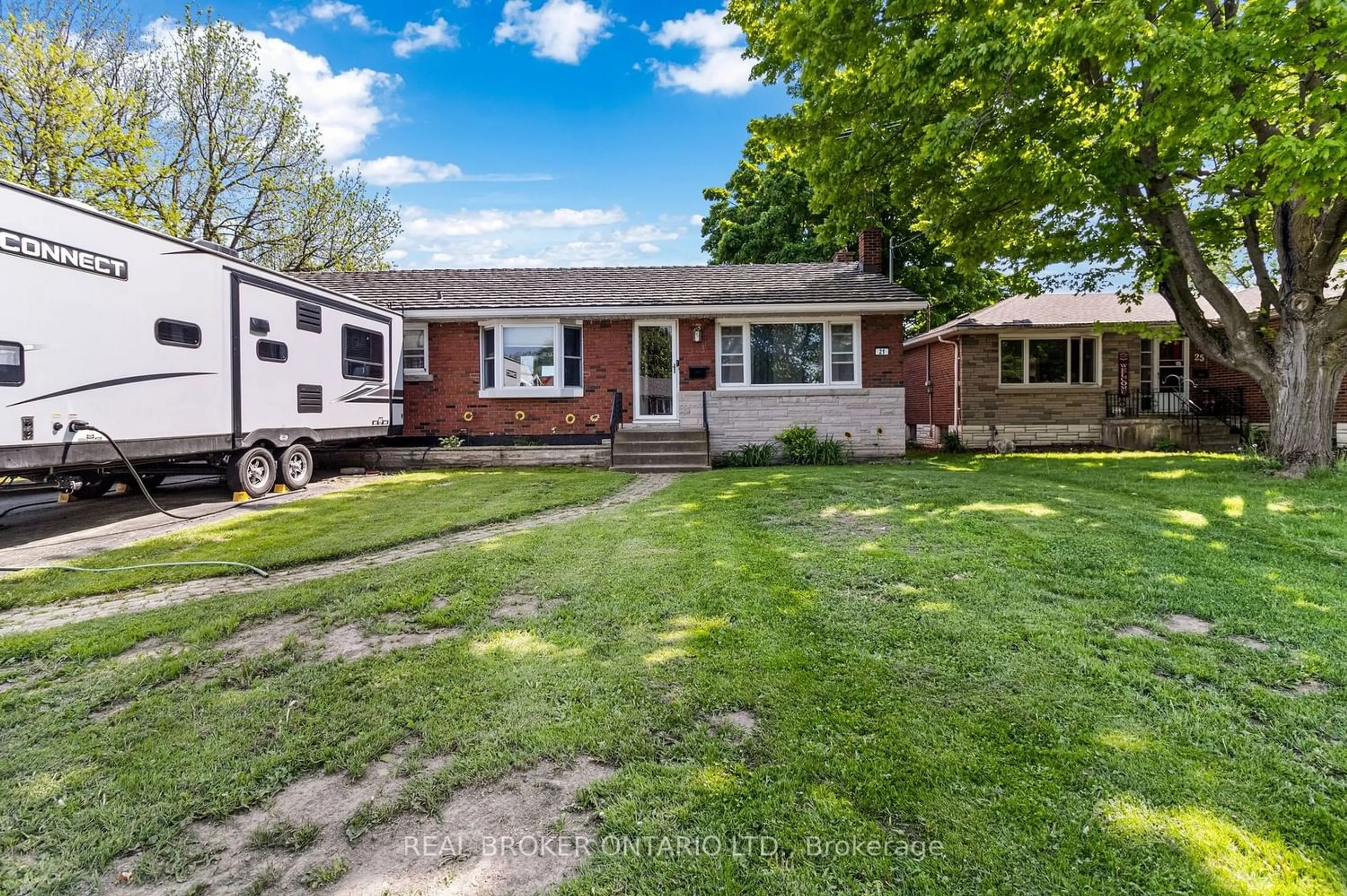 Frontside or backside of a home for 21 Lindel Cres, Welland Ontario L3C 3S2