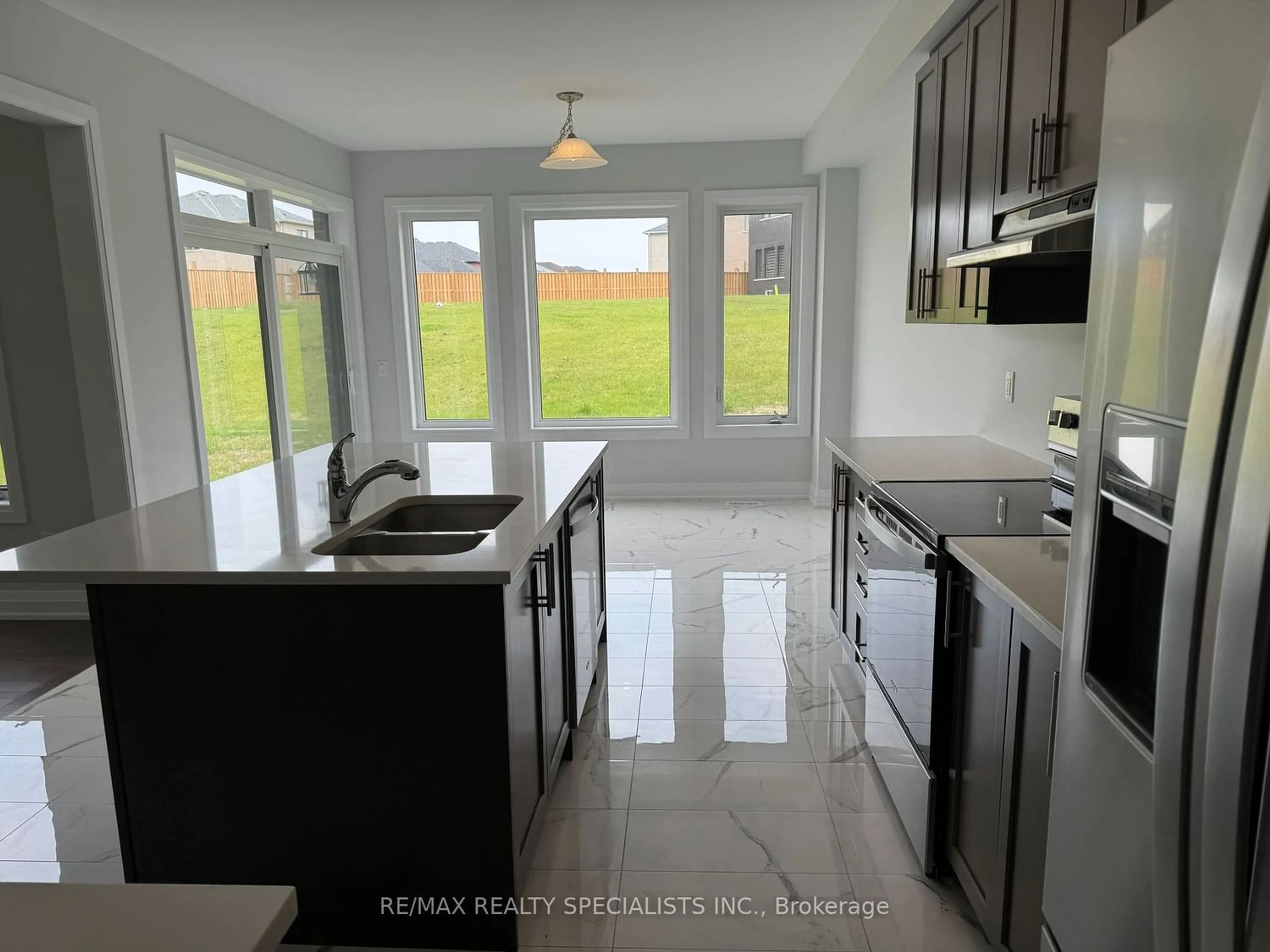 Contemporary kitchen for 1271 Upper Thames Dr, Woodstock Ontario N4T 0M9
