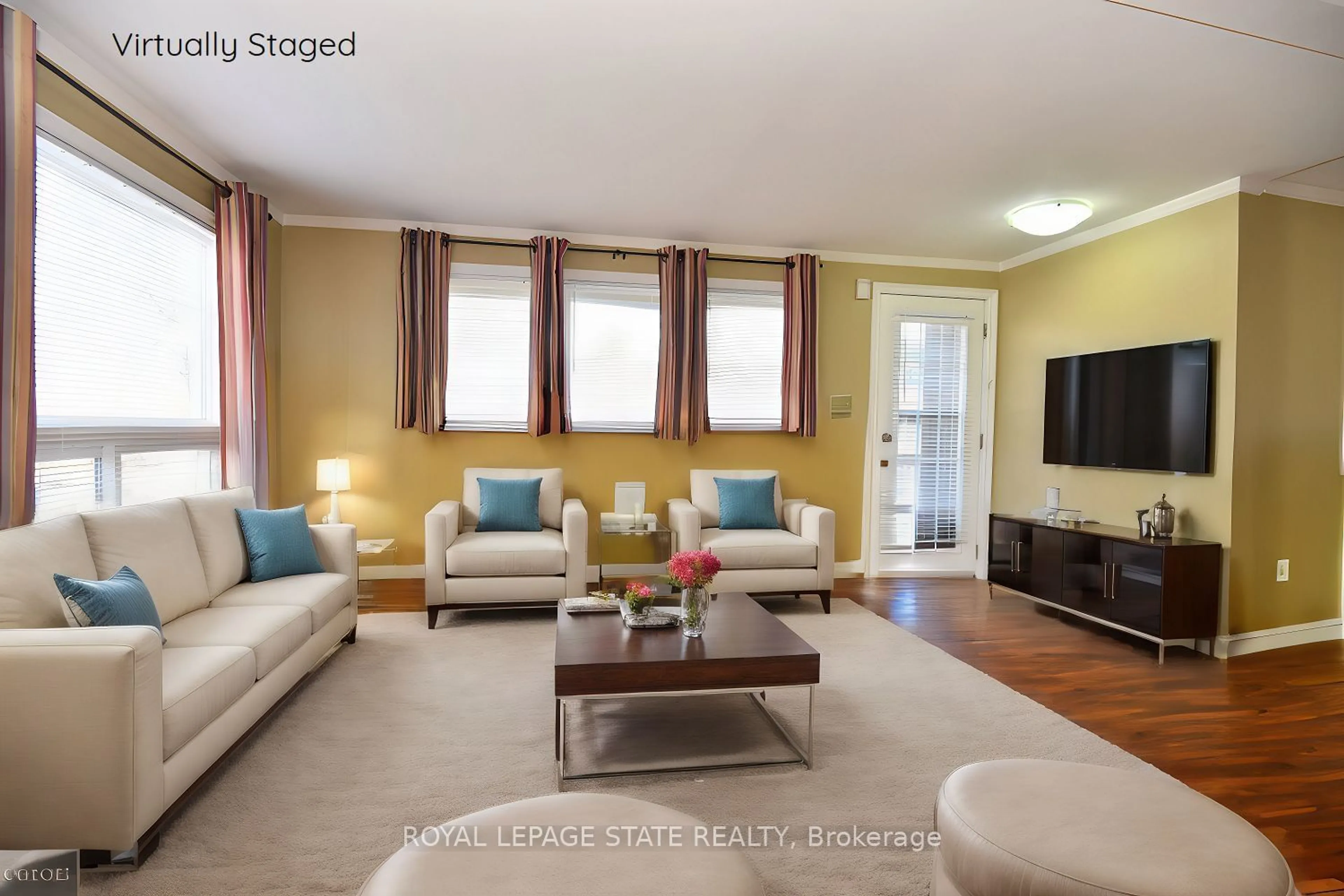 Living room with furniture, unknown for 147 Maple Cres, Hamilton Ontario N0H 2J0
