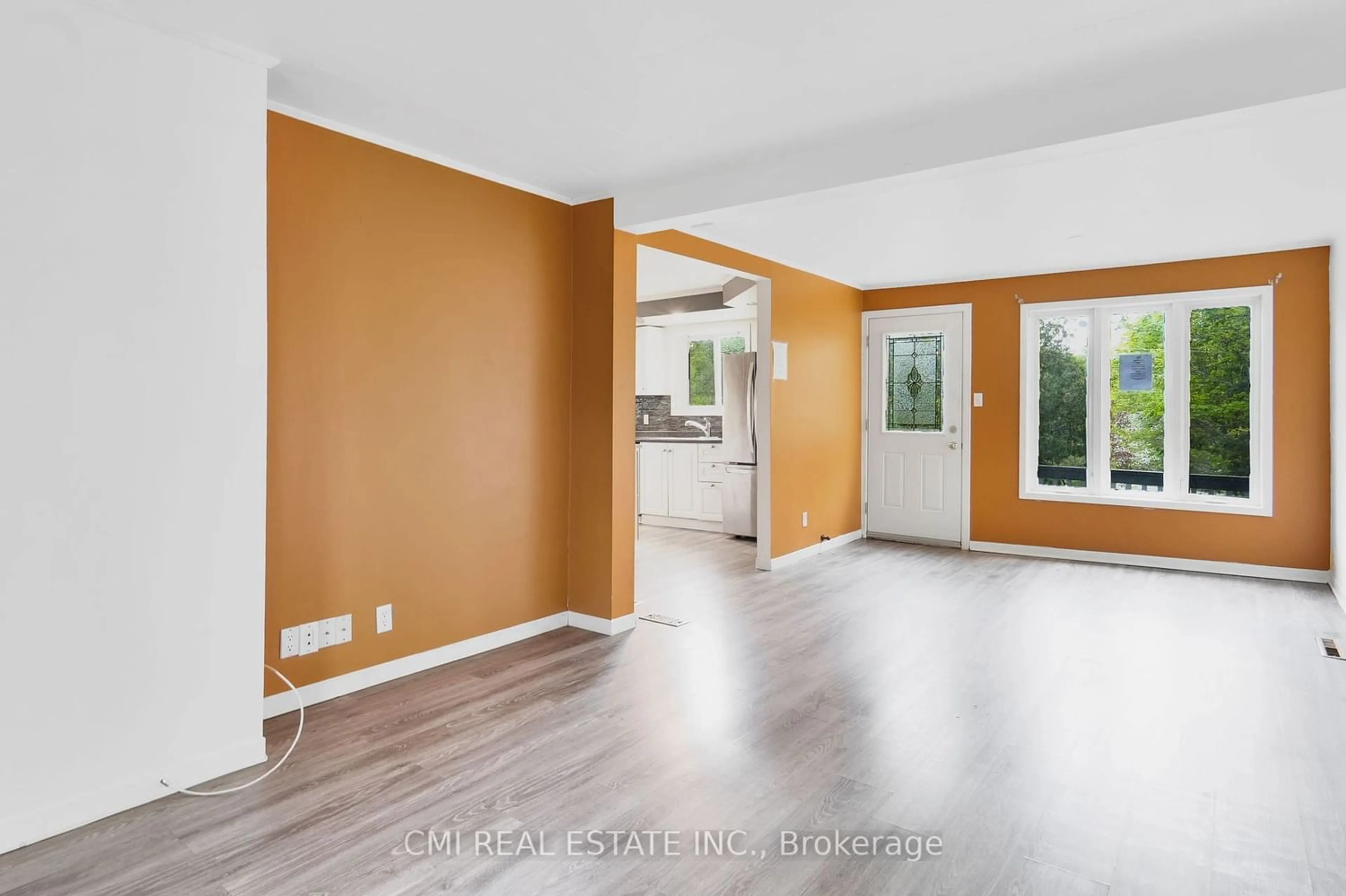 Indoor entryway, wood floors for 3569 Old Montreal Rd, Orleans - Cumberland and Area Ontario K4C 1C8