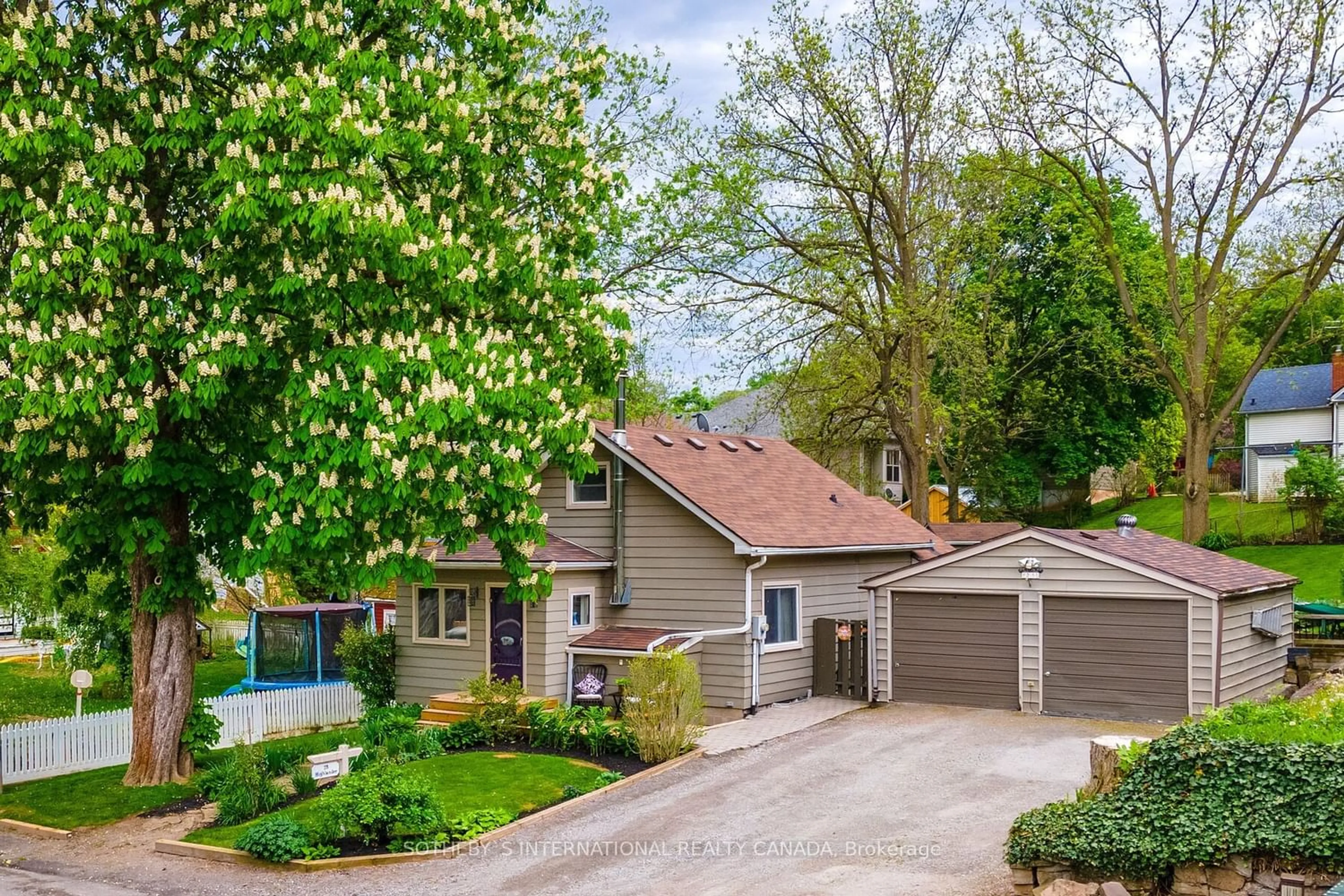 Frontside or backside of a home for 25 Highlander St St, Niagara-on-the-Lake Ontario L0S 1L0