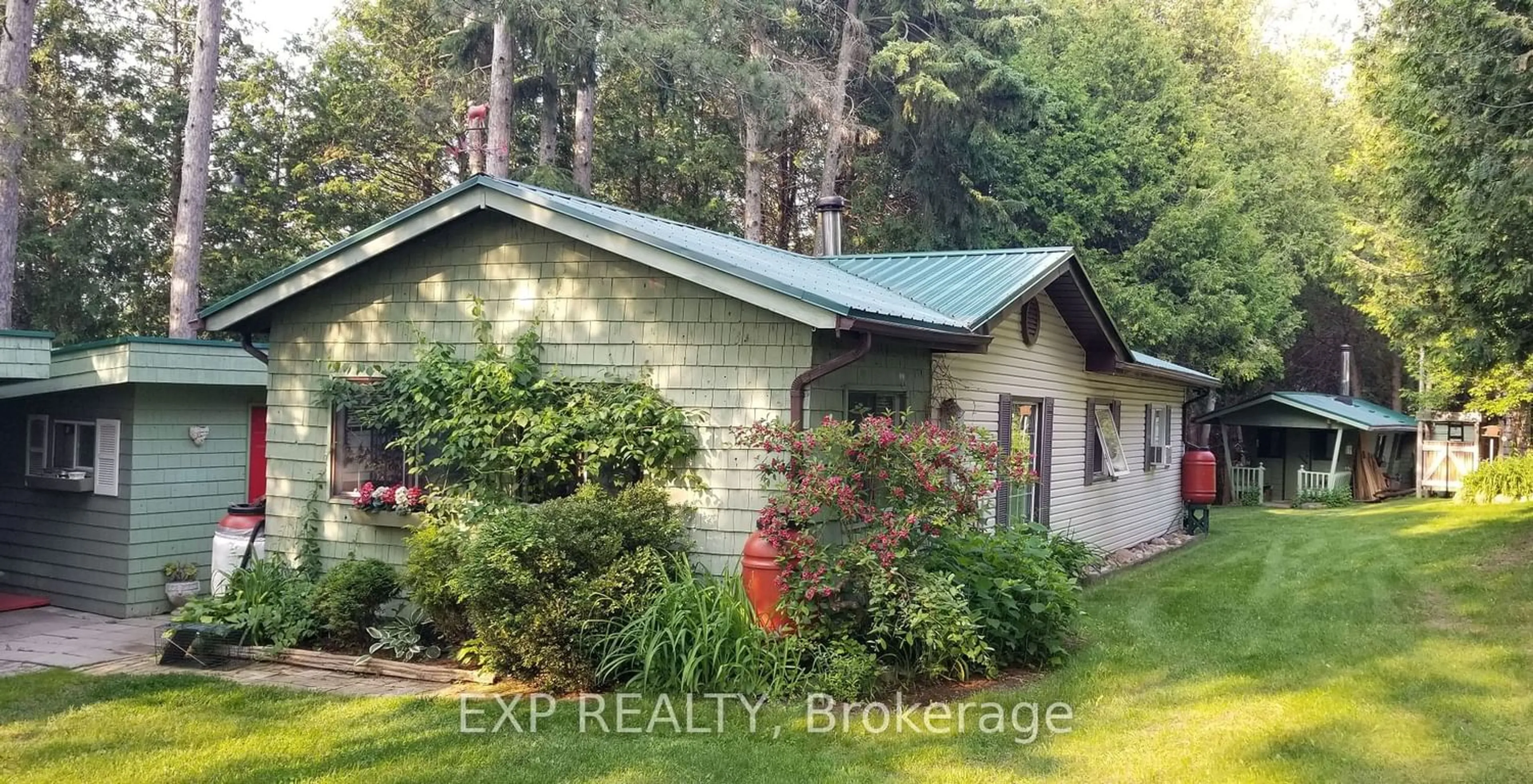 Cottage for 5693 East Townline Rd, Port Hope Ontario L0A 1J0