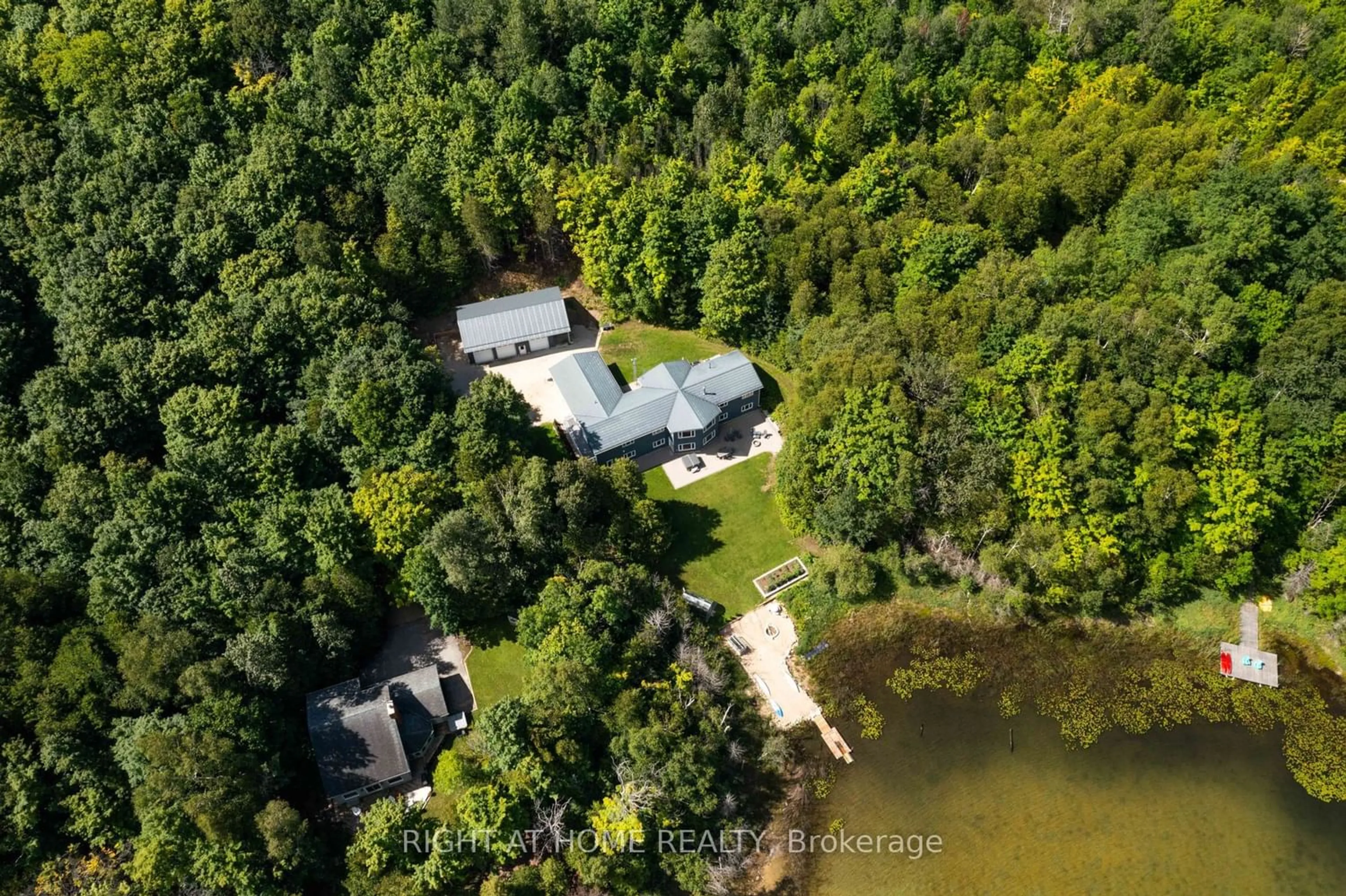 Cottage for 123 Lakeview Rd, Grey Highlands Ontario N0C 1M0
