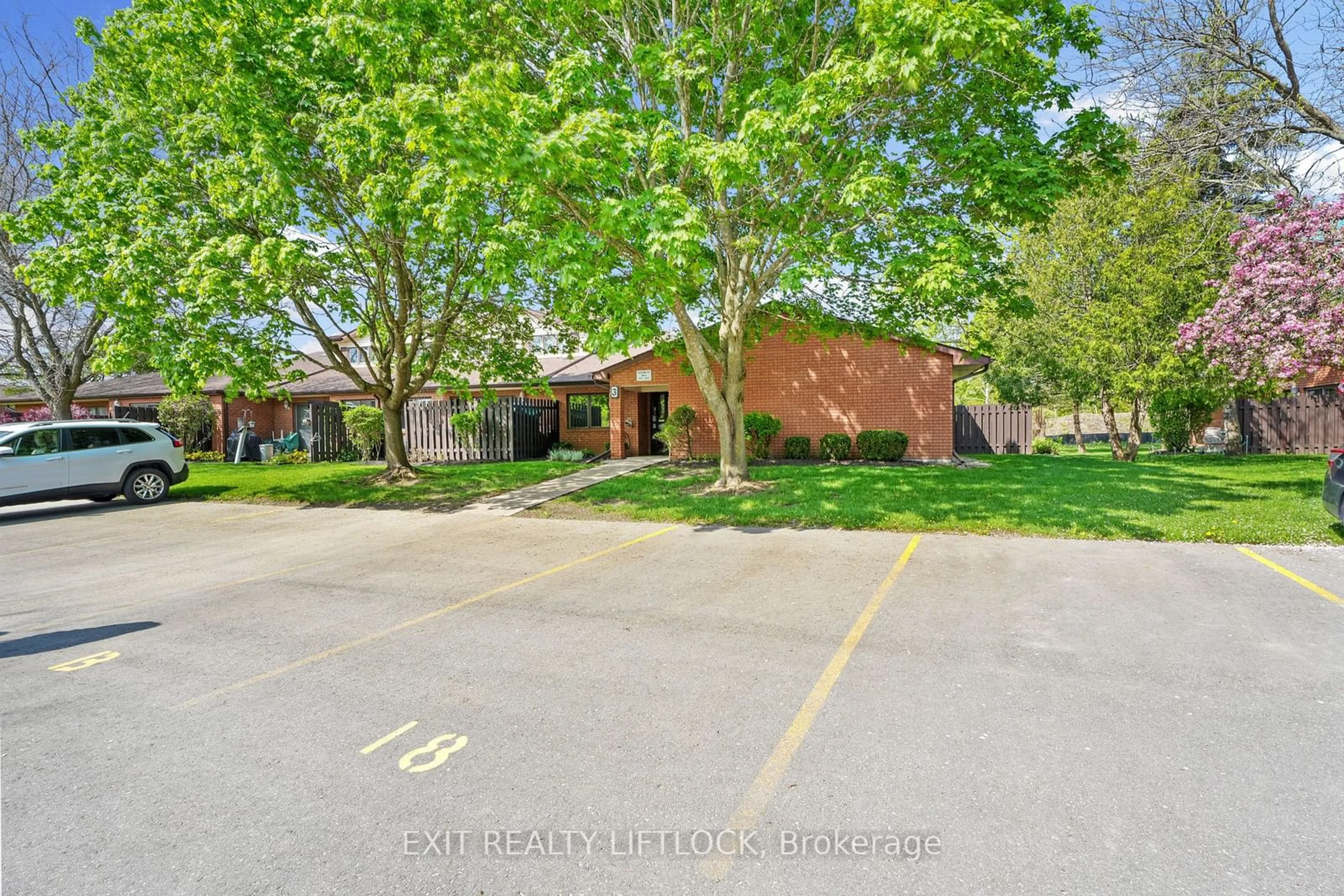 Frontside or backside of a home for 36 Champlain Cres #18, Peterborough Ontario K9L 1T1