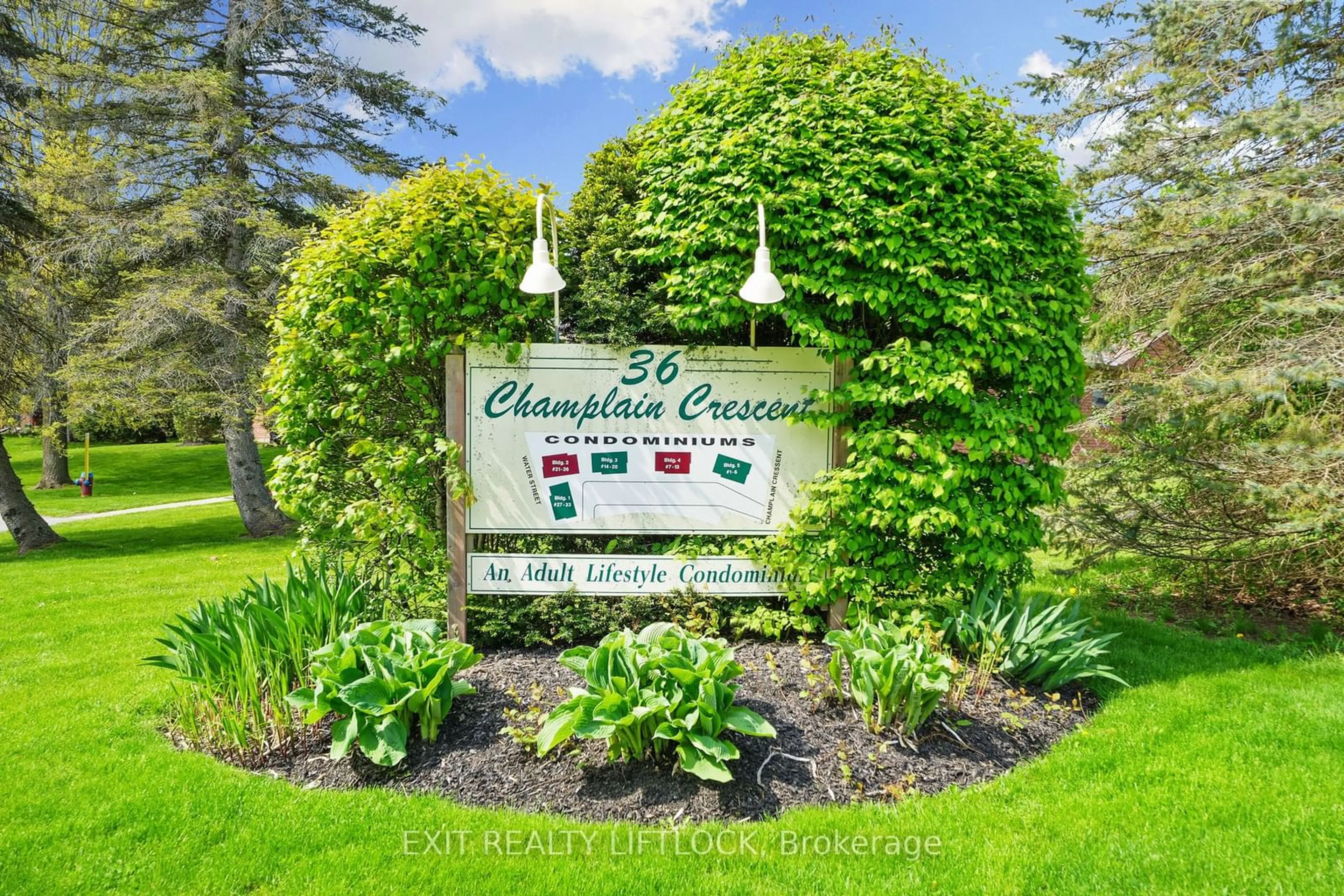 Indoor foyer for 36 Champlain Cres #18, Peterborough Ontario K9L 1T1