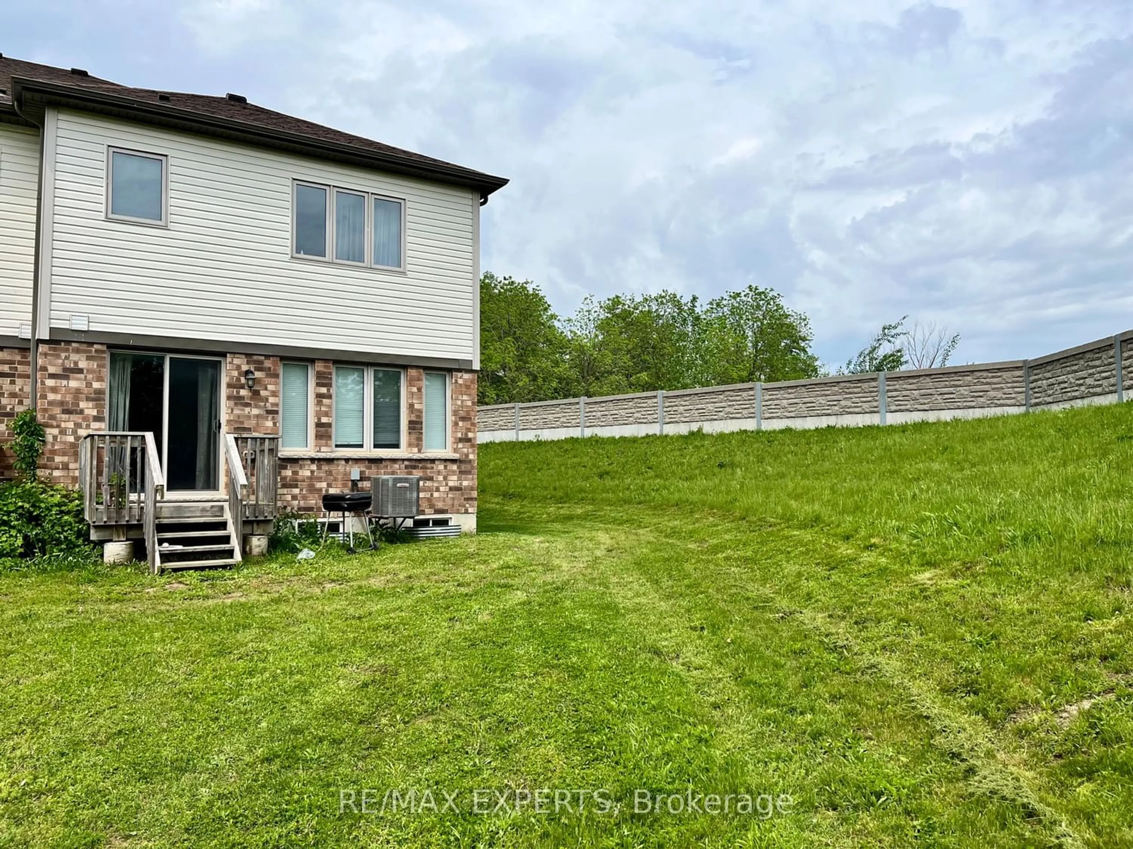 Frontside or backside of a home for 420 Linden Dr #14, Cambridge Ontario N3H 0C6