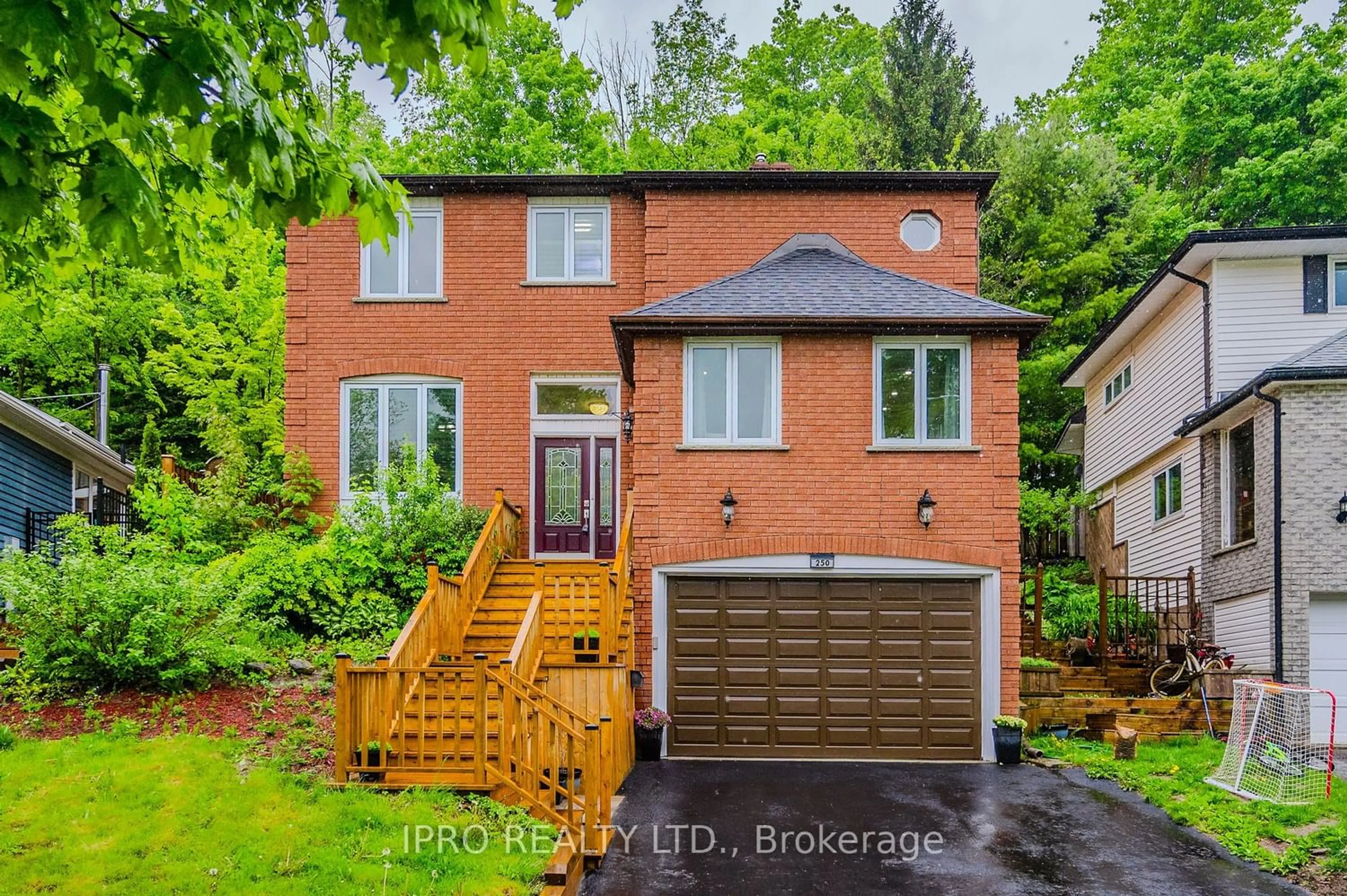 Frontside or backside of a home for 250 Driftwood Dr, Kitchener Ontario N2N 1X6
