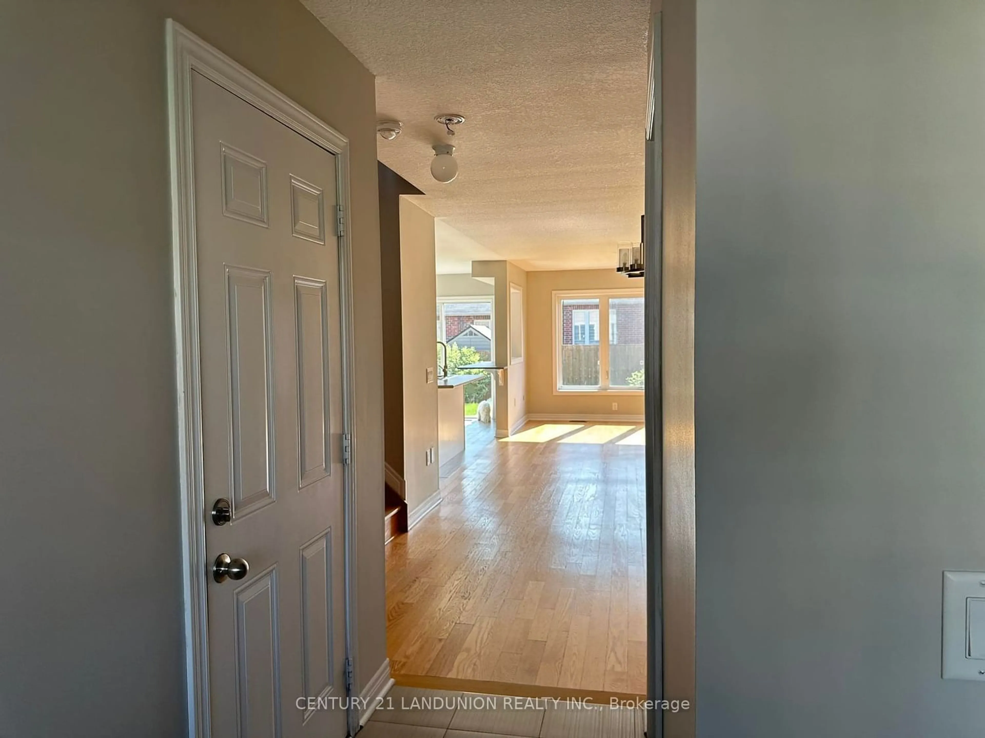 Indoor entryway for 205 Palmer Lane, Woodstock Ontario N4T 0G6