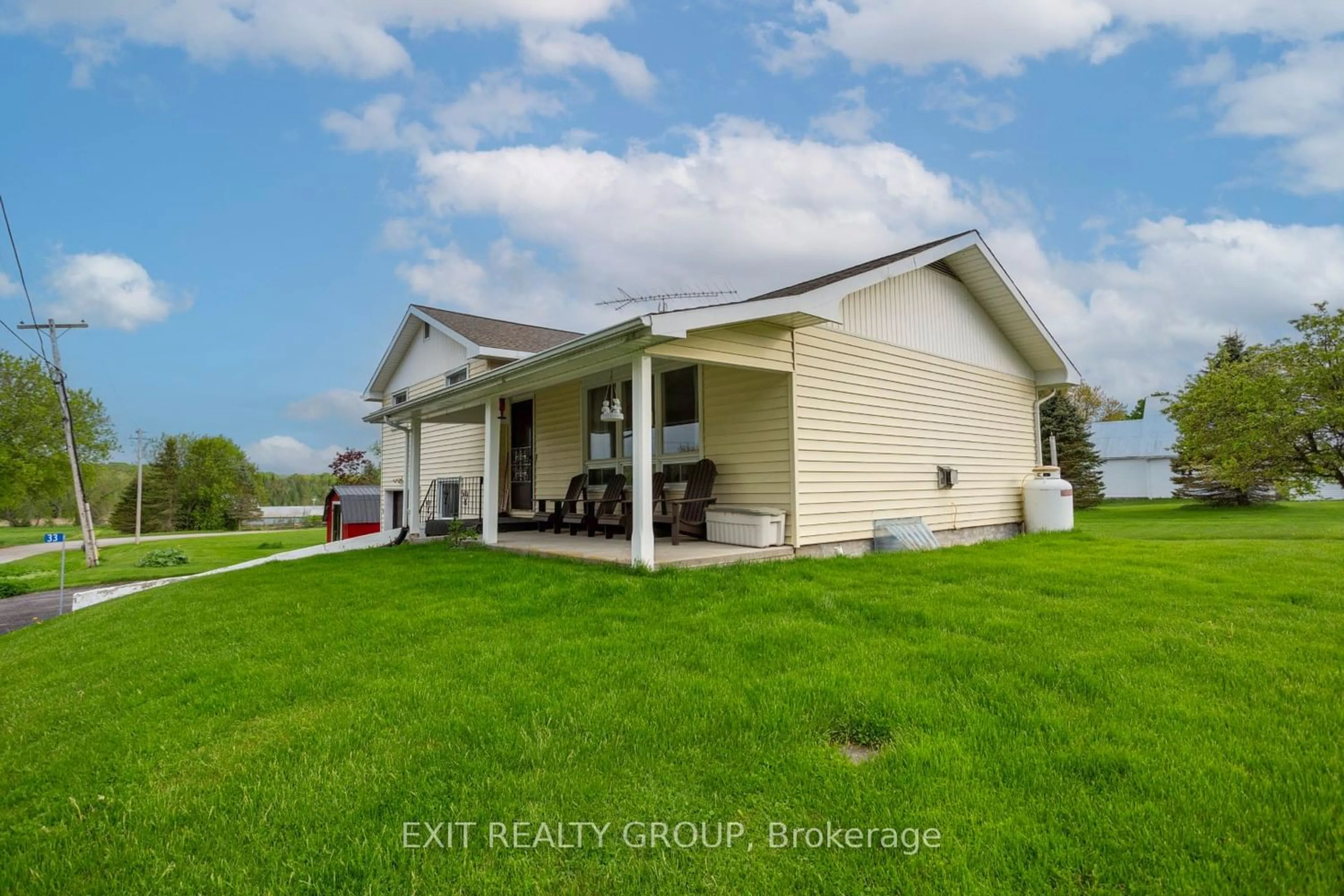 Frontside or backside of a home for 33 Franklin St, Tweed Ontario K0K 2L0