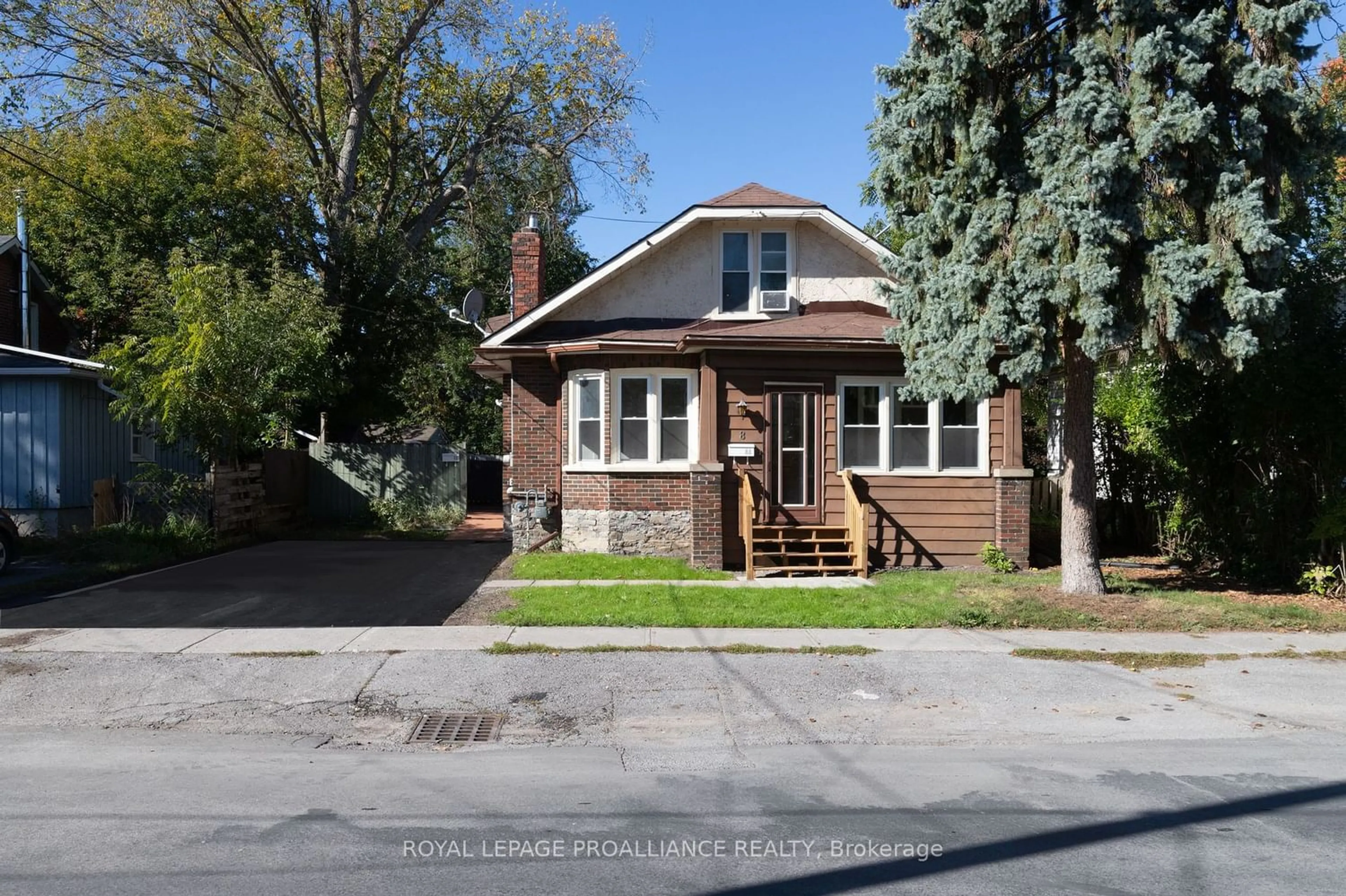 Frontside or backside of a home for 8 Dunbar St, Belleville Ontario K8P 3R5