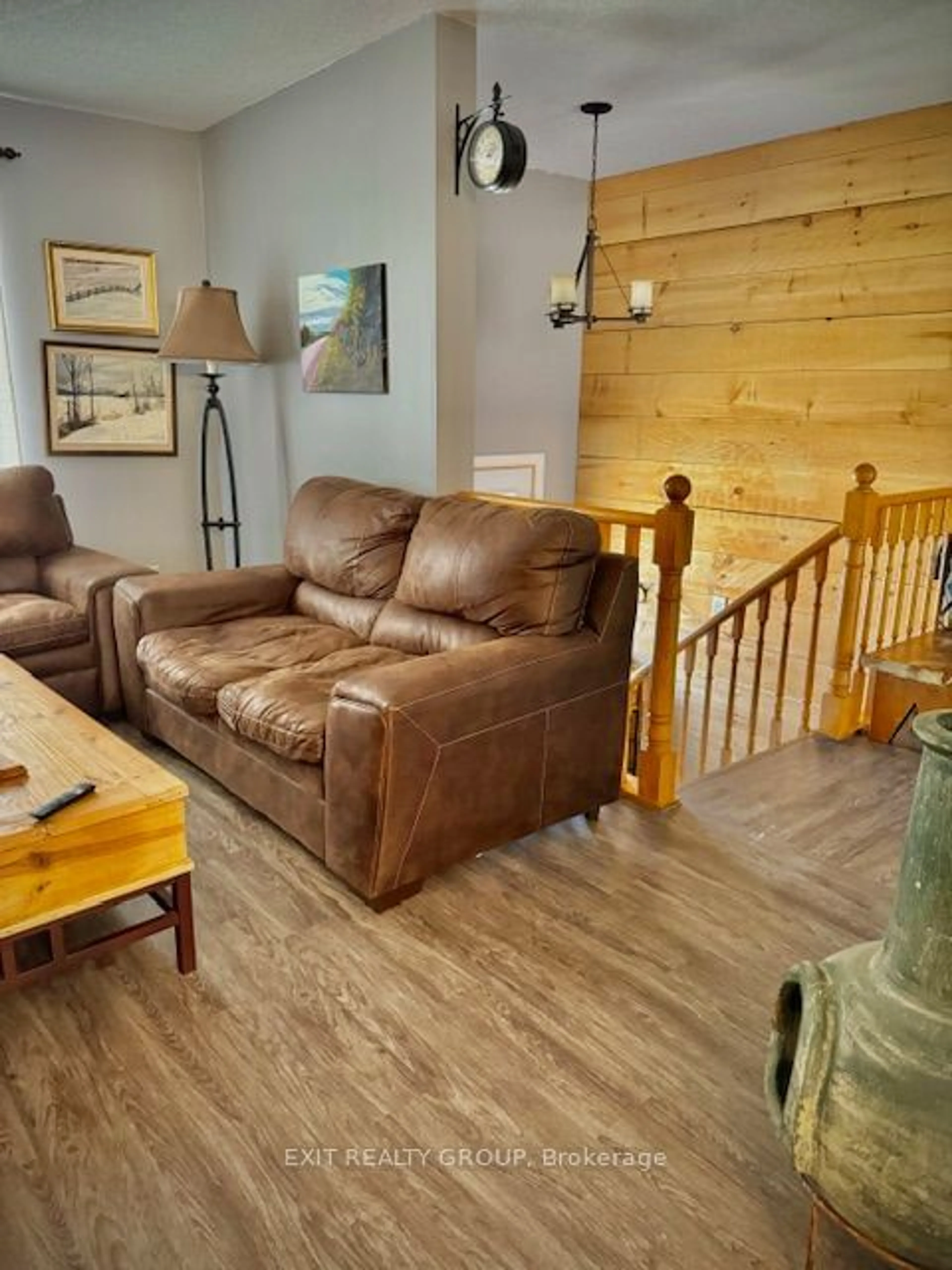 Living room for 1999 Glenmead Rd, Peterborough Ontario K9L 1W6
