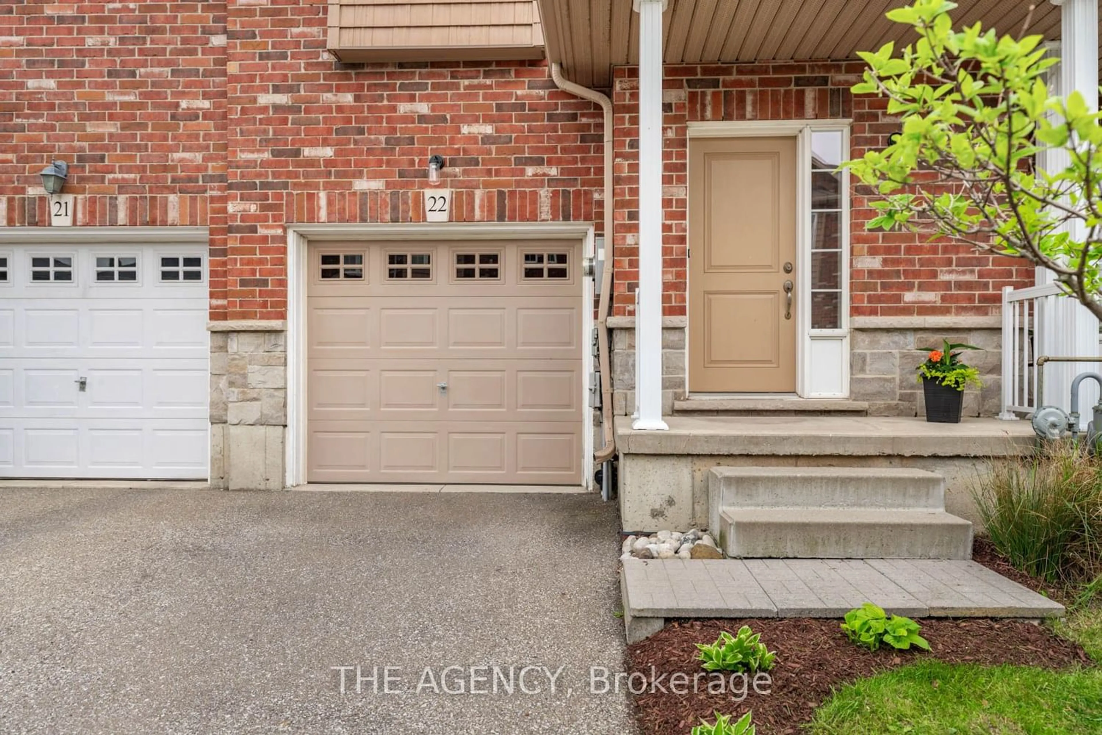 Indoor entryway for 45 Seabreeze Cres #22, Hamilton Ontario L8E 0G1