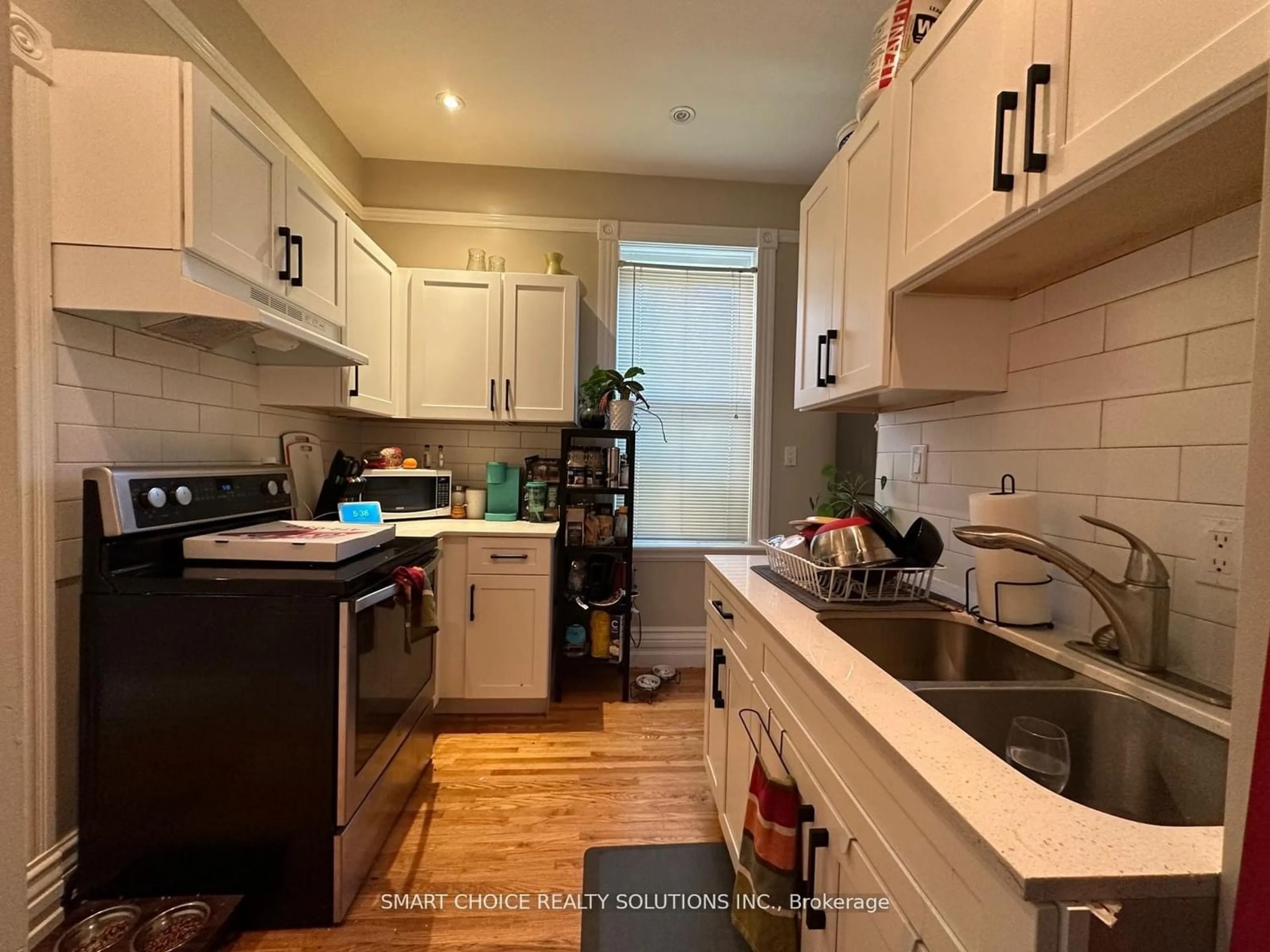 Standard kitchen, wood floors for 865 William St, London Ontario N5Y 2S5