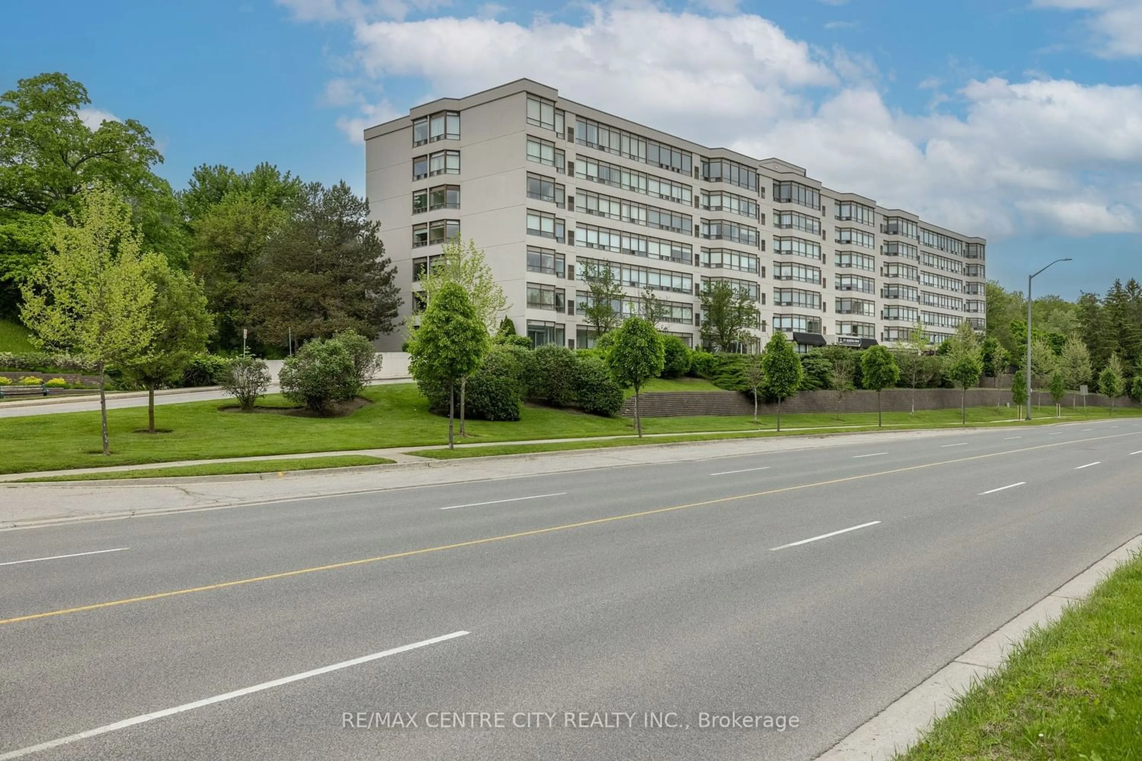 A pic from exterior of the house or condo for 521 Riverside Dr #408, London Ontario N6H 5E2