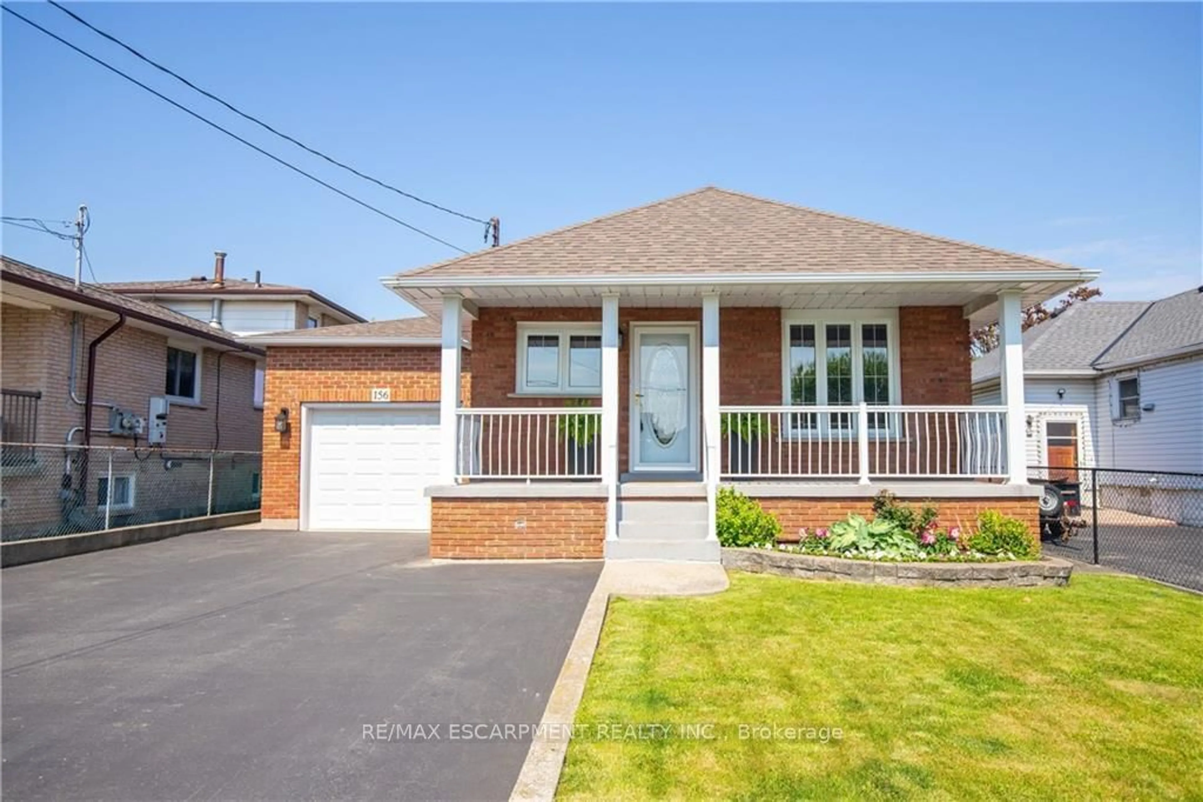 Frontside or backside of a home for 156 Ridge St, Hamilton Ontario L9A 2X5