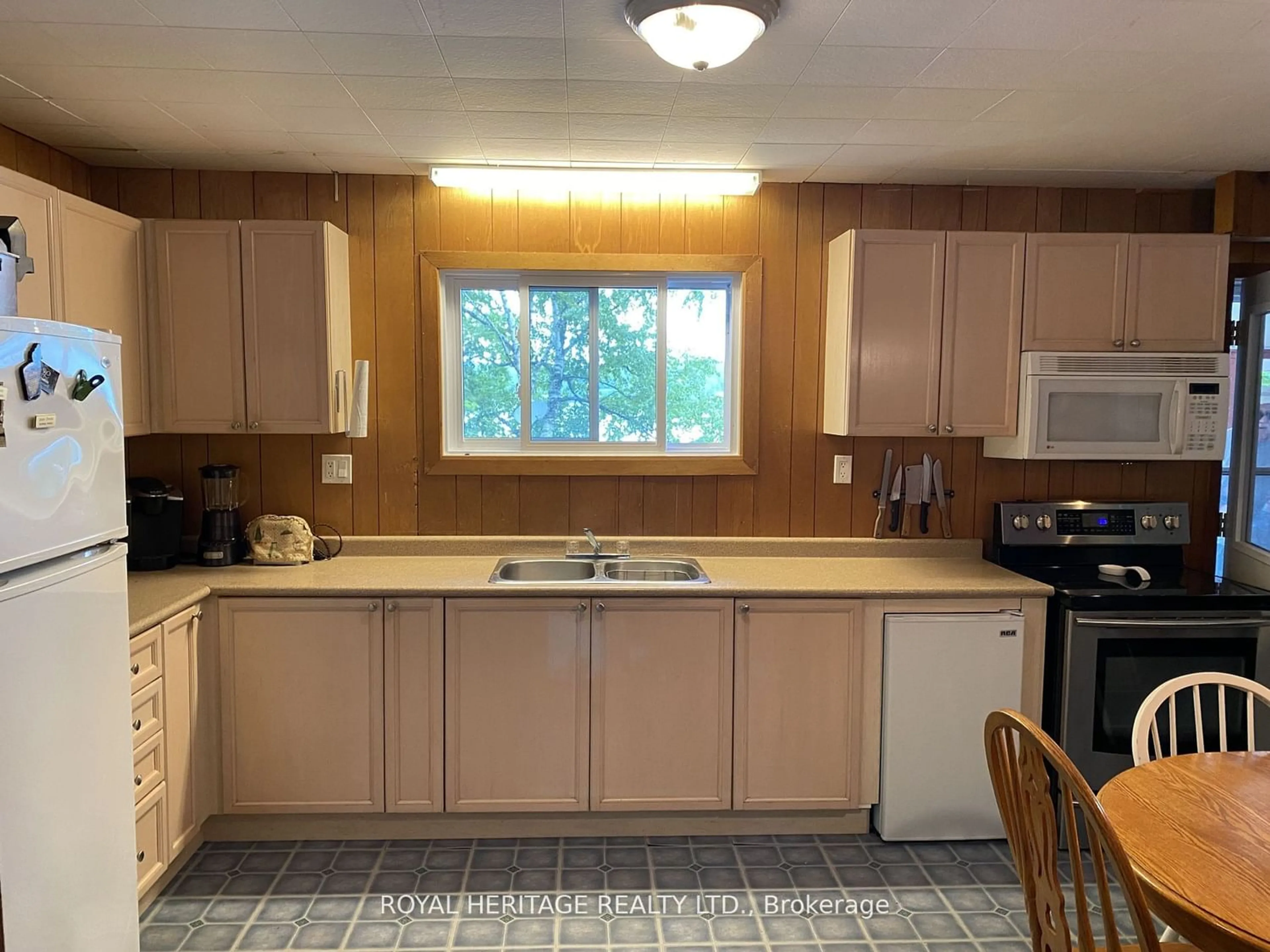 Standard kitchen for 1873 White Lake Rd, Douro-Dummer Ontario K0L 2H0