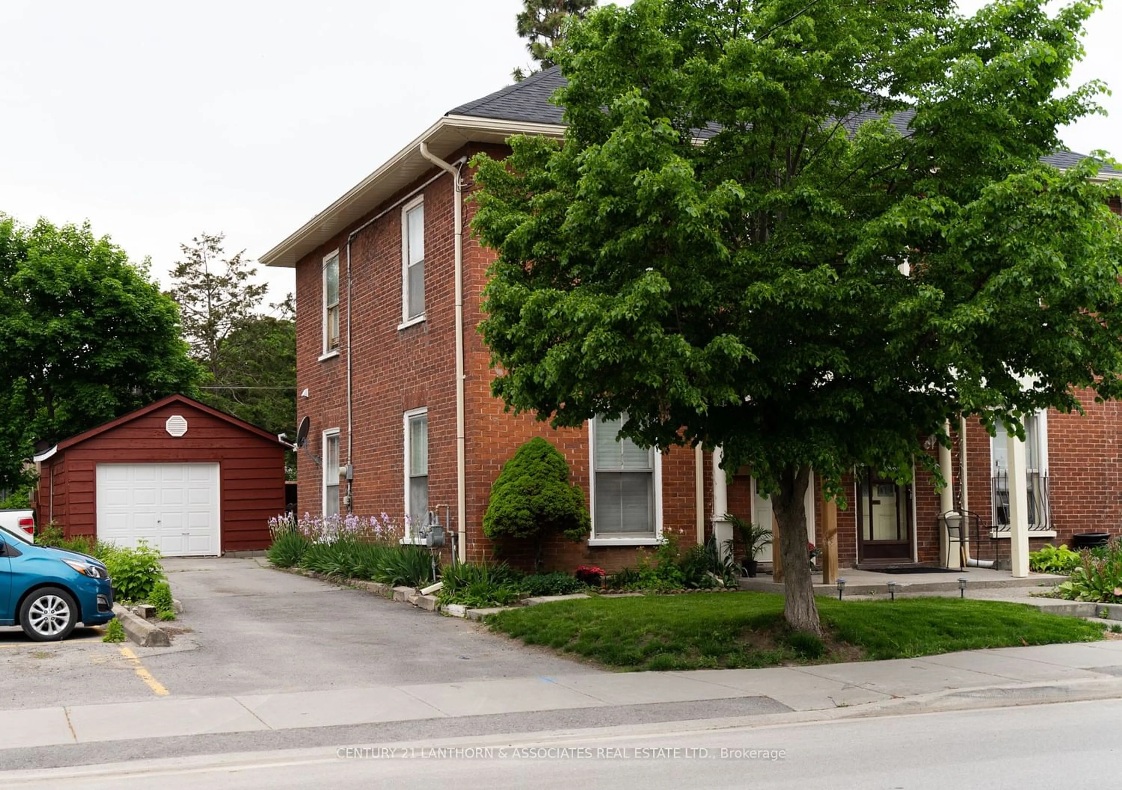 Frontside or backside of a home for 92 Cedar St, Belleville Ontario K8P 3M4