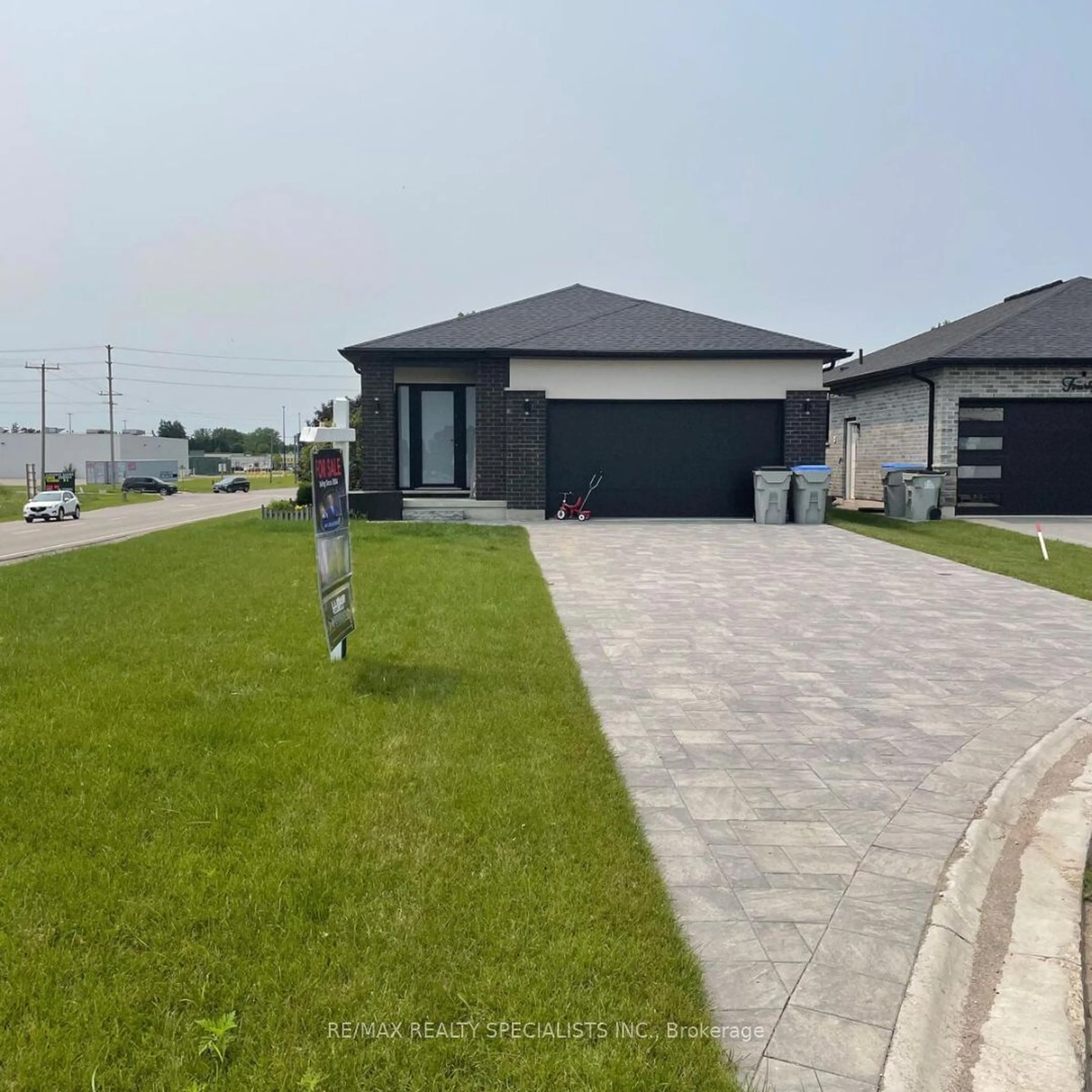 Frontside or backside of a home for 42 Alexander Circ, Strathroy-Caradoc Ontario N7G 2J3