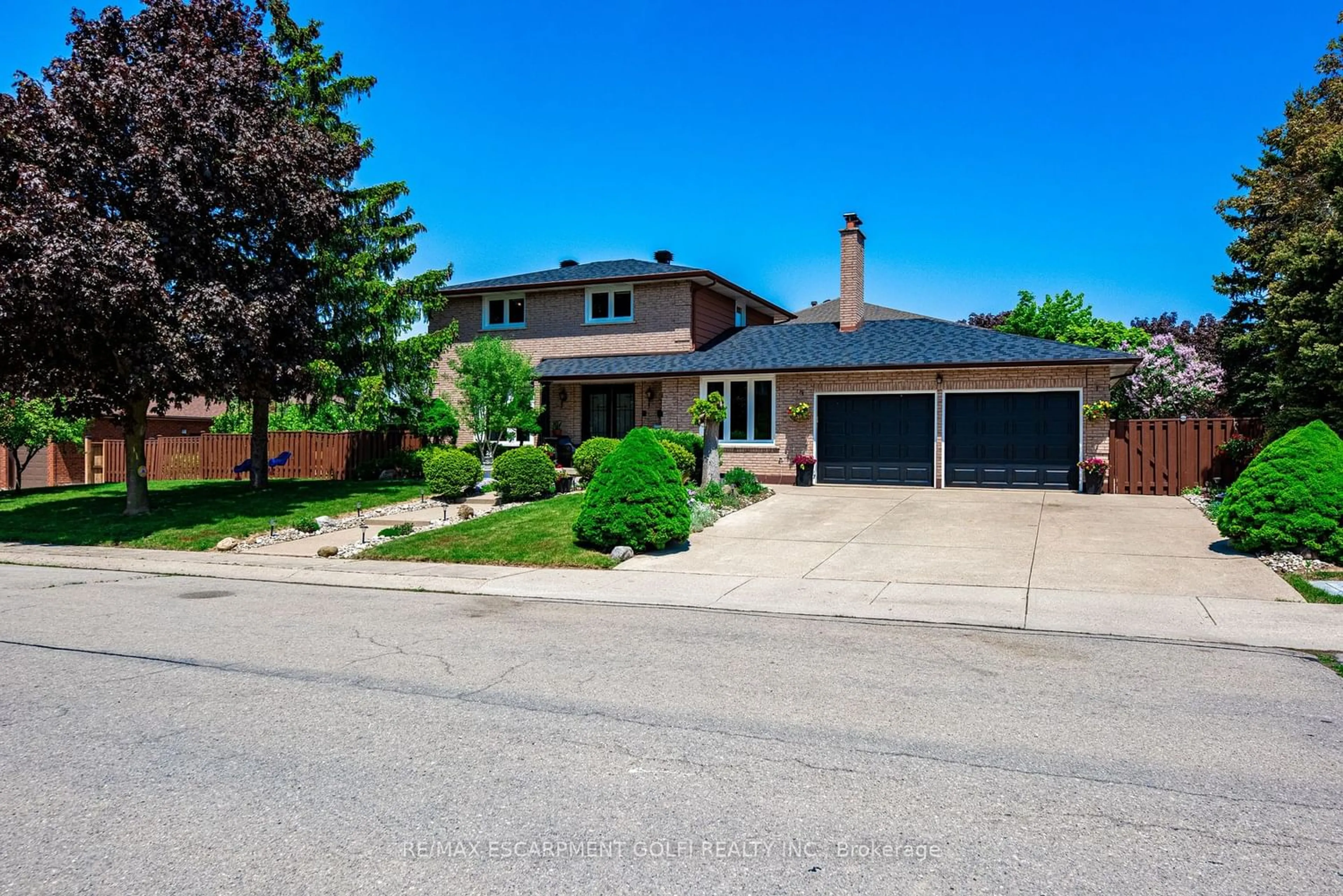 Frontside or backside of a home for 87 Monte Dr, Hamilton Ontario L8G 4M4