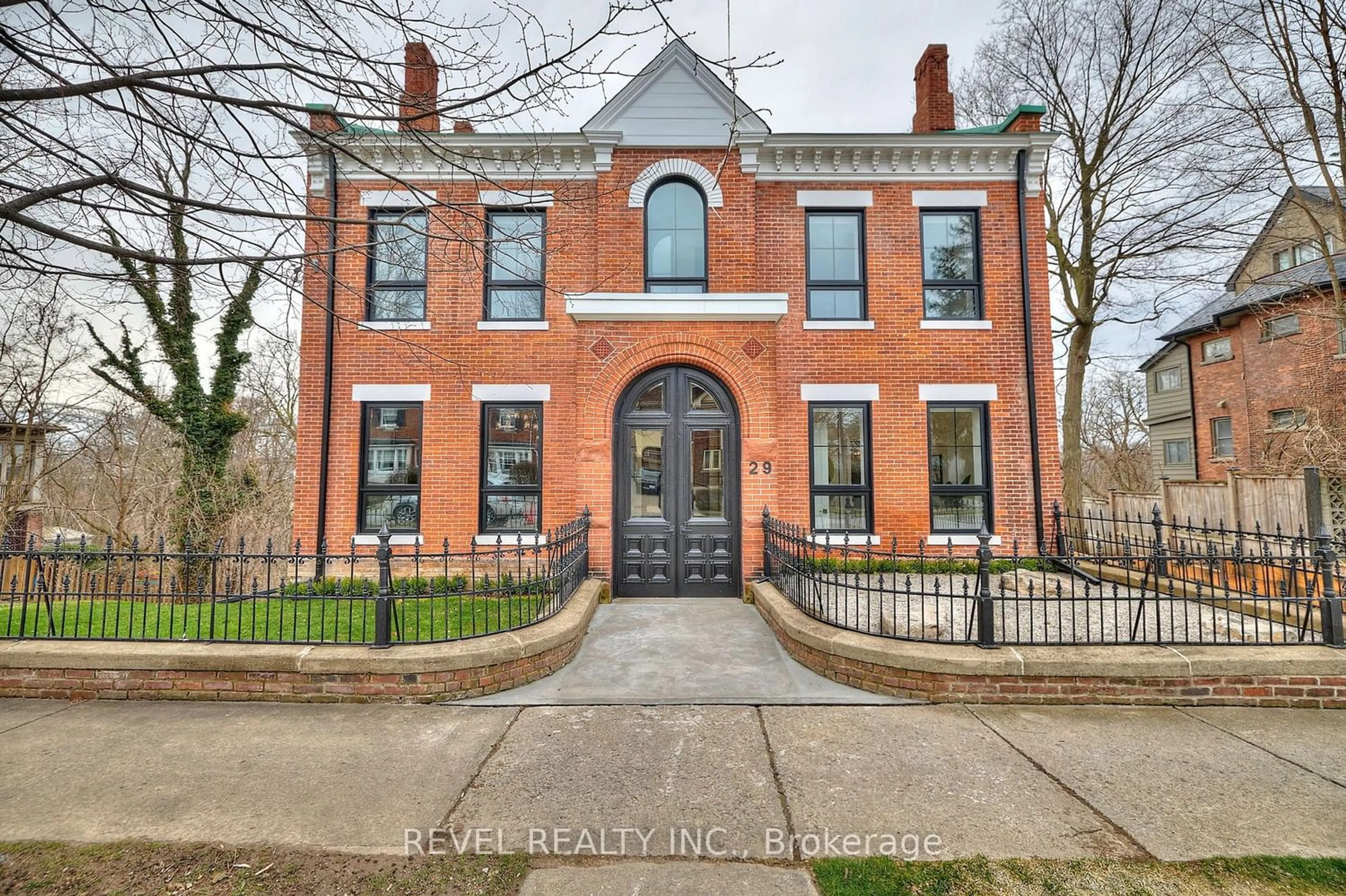 Home with brick exterior material for 29 Yates St, St. Catharines Ontario L2R 5R3