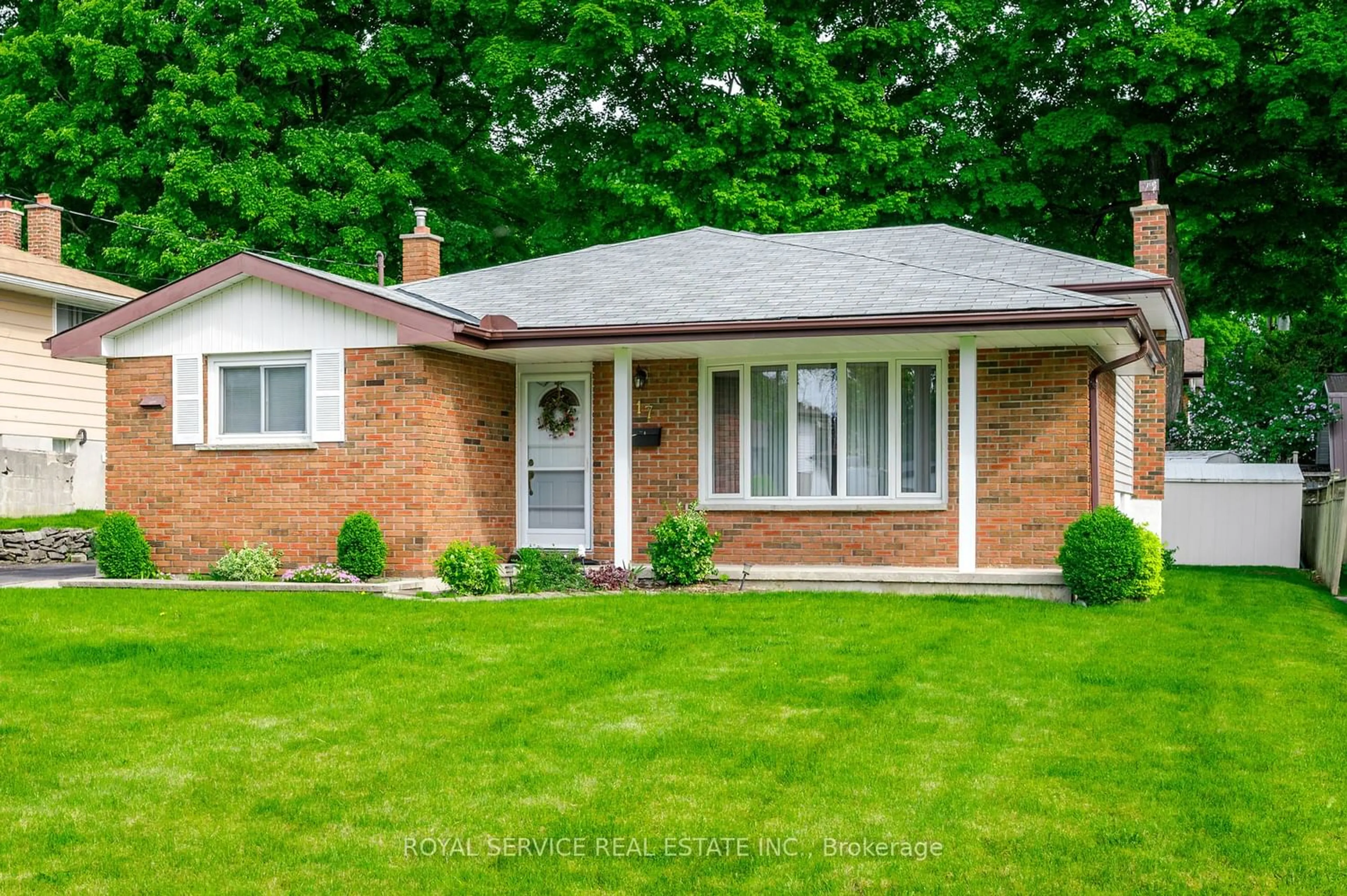 Home with brick exterior material for 117 Parkdale Ave, Smith-Ennismore-Lakefield Ontario K9L 1K5