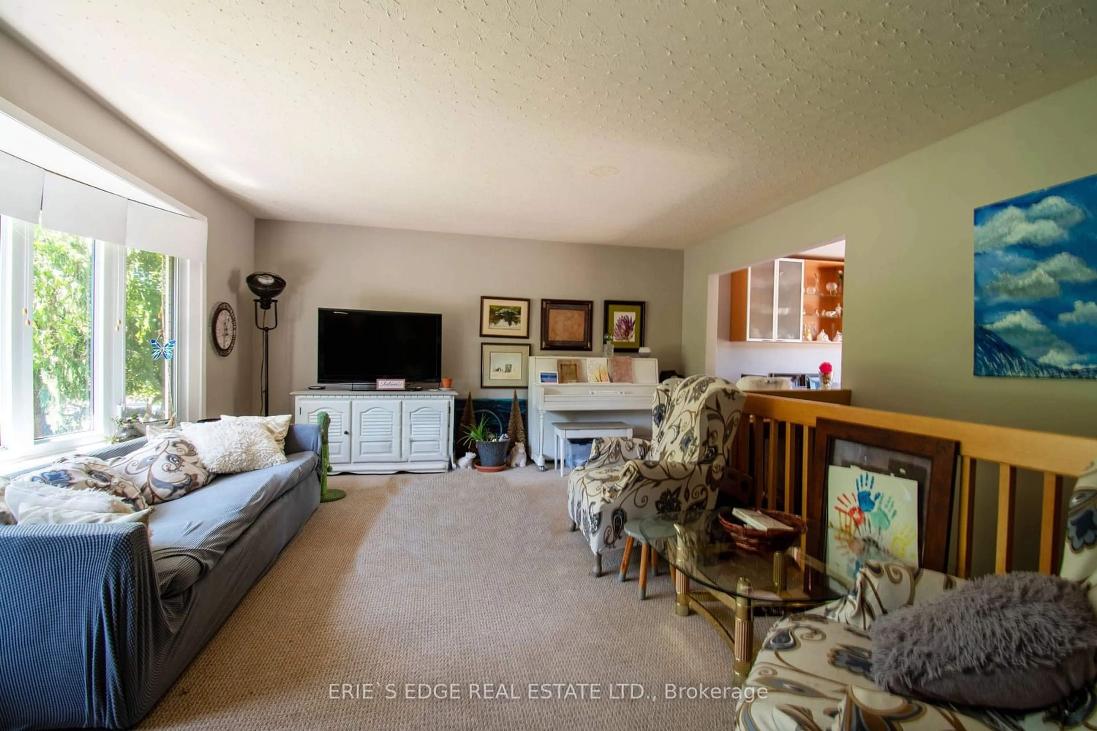 Living room, wood floors for 3 Andover Ave, Tillsonburg Ontario N4G 4J4