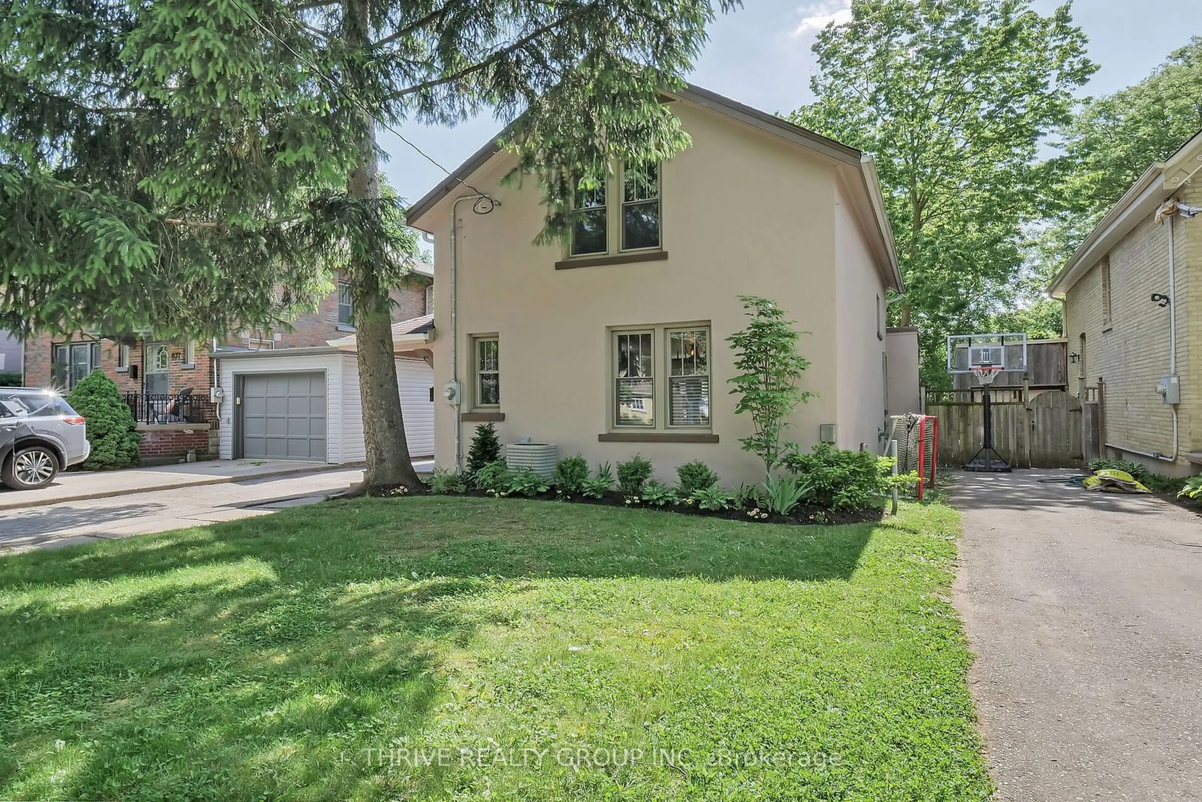 Frontside or backside of a home for 839 Maitland St, London Ontario N5Y 2W7