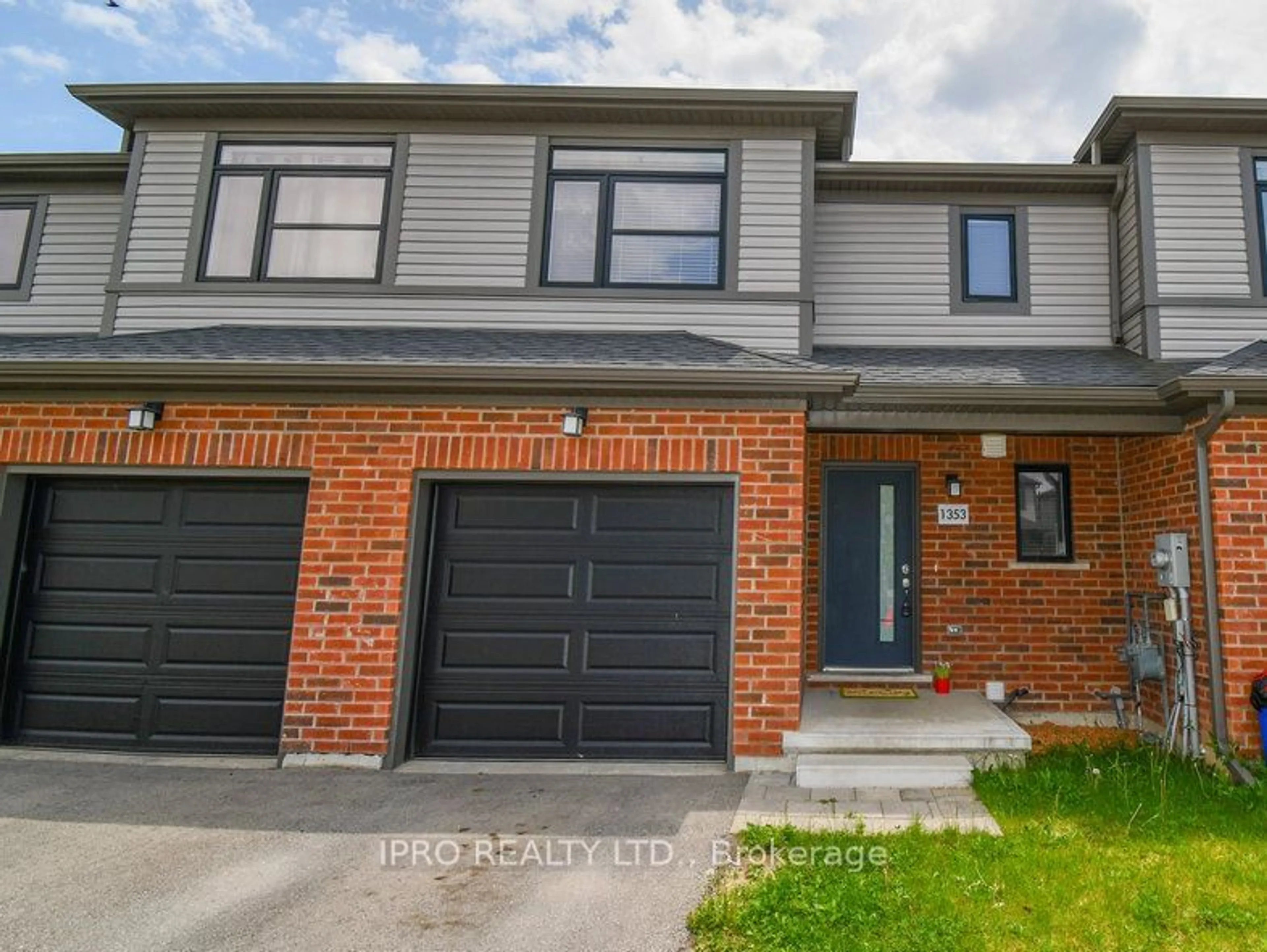 Home with brick exterior material for 1353 Michael Circ, London Ontario N5V 0B8