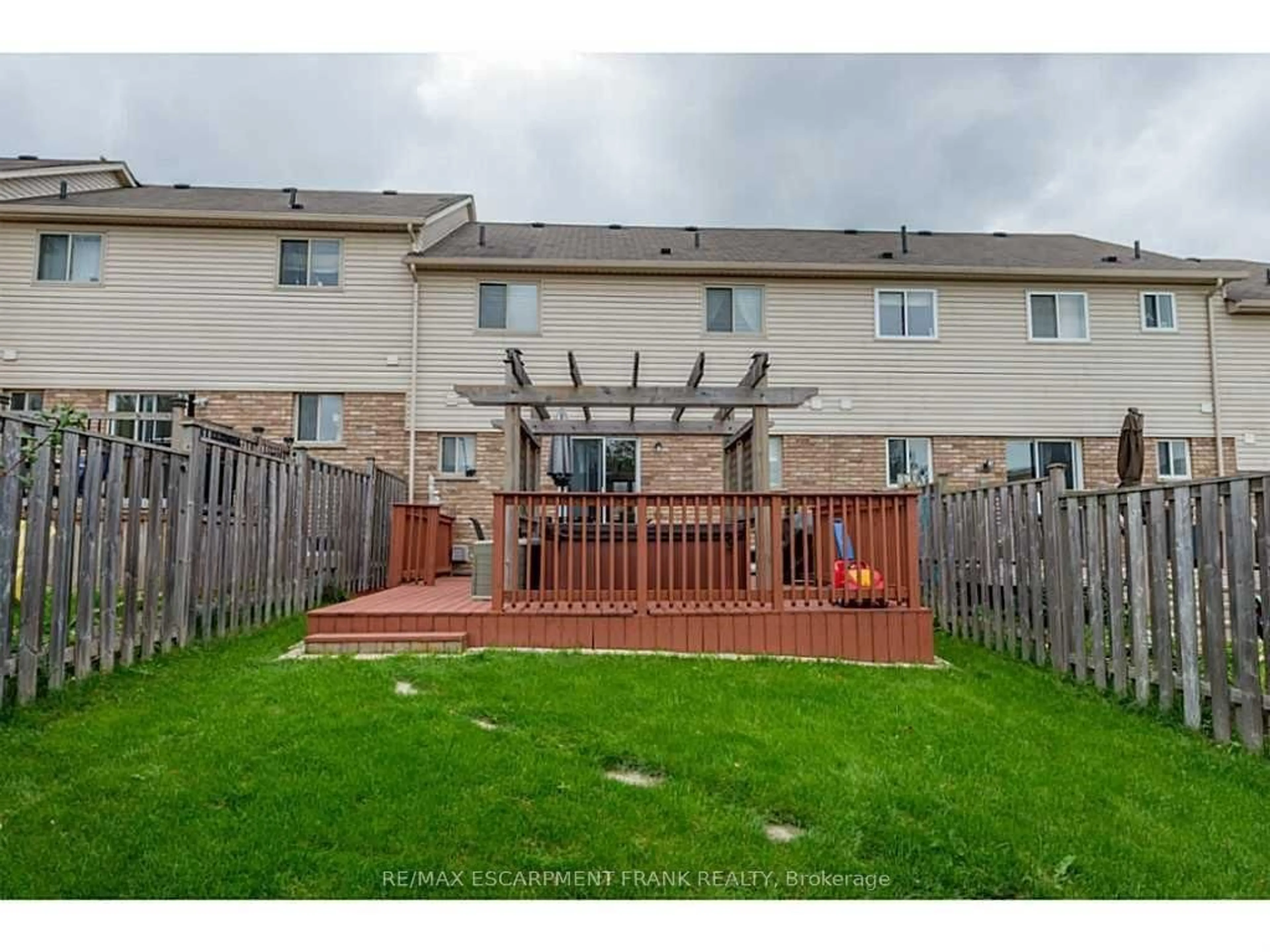 A pic from exterior of the house or condo for 1141 HARROGATE Dr, Hamilton Ontario L9K 1N1