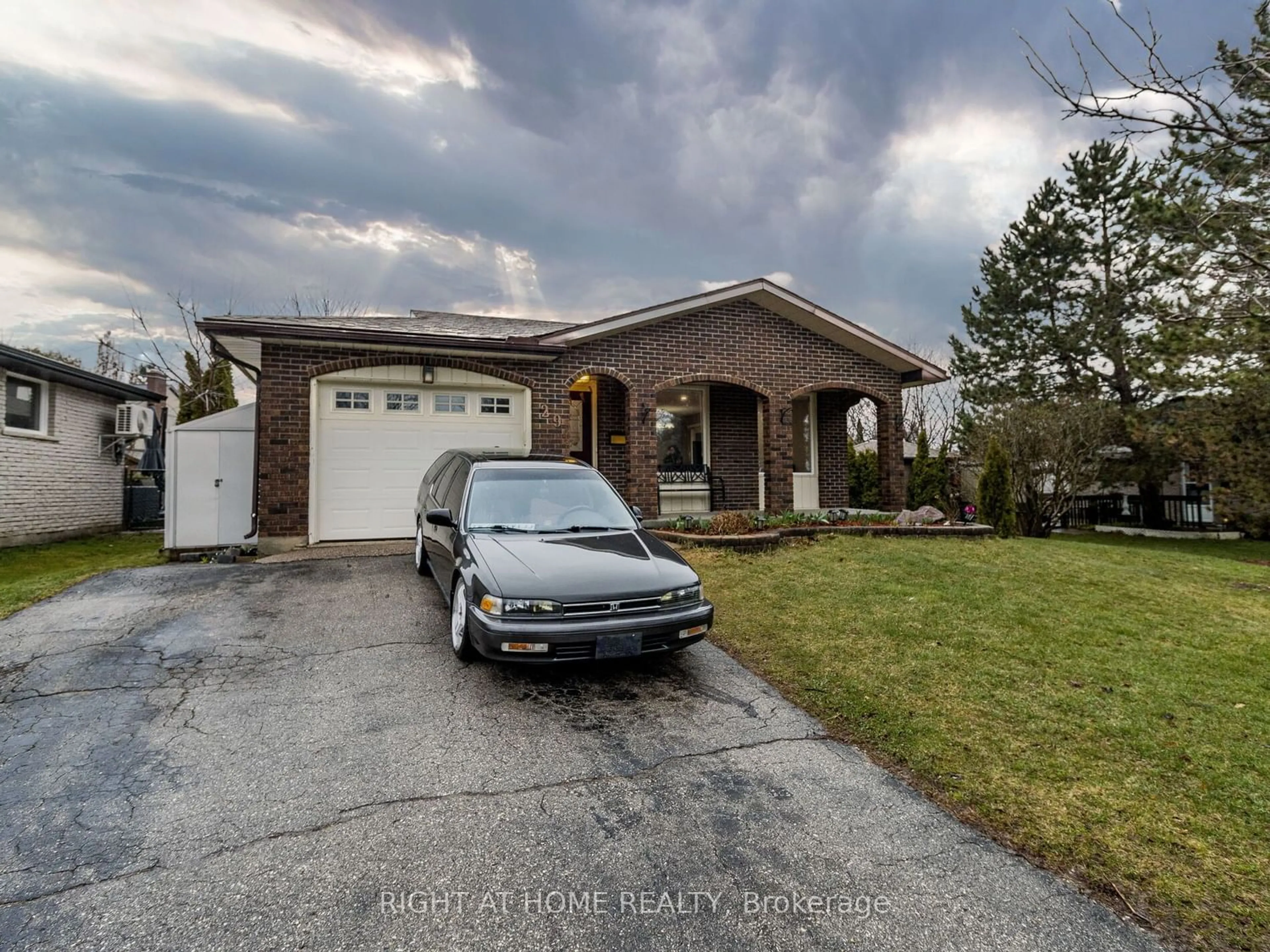 Frontside or backside of a home for 29 Culpepper Dr, Waterloo Ontario N2L 5K8